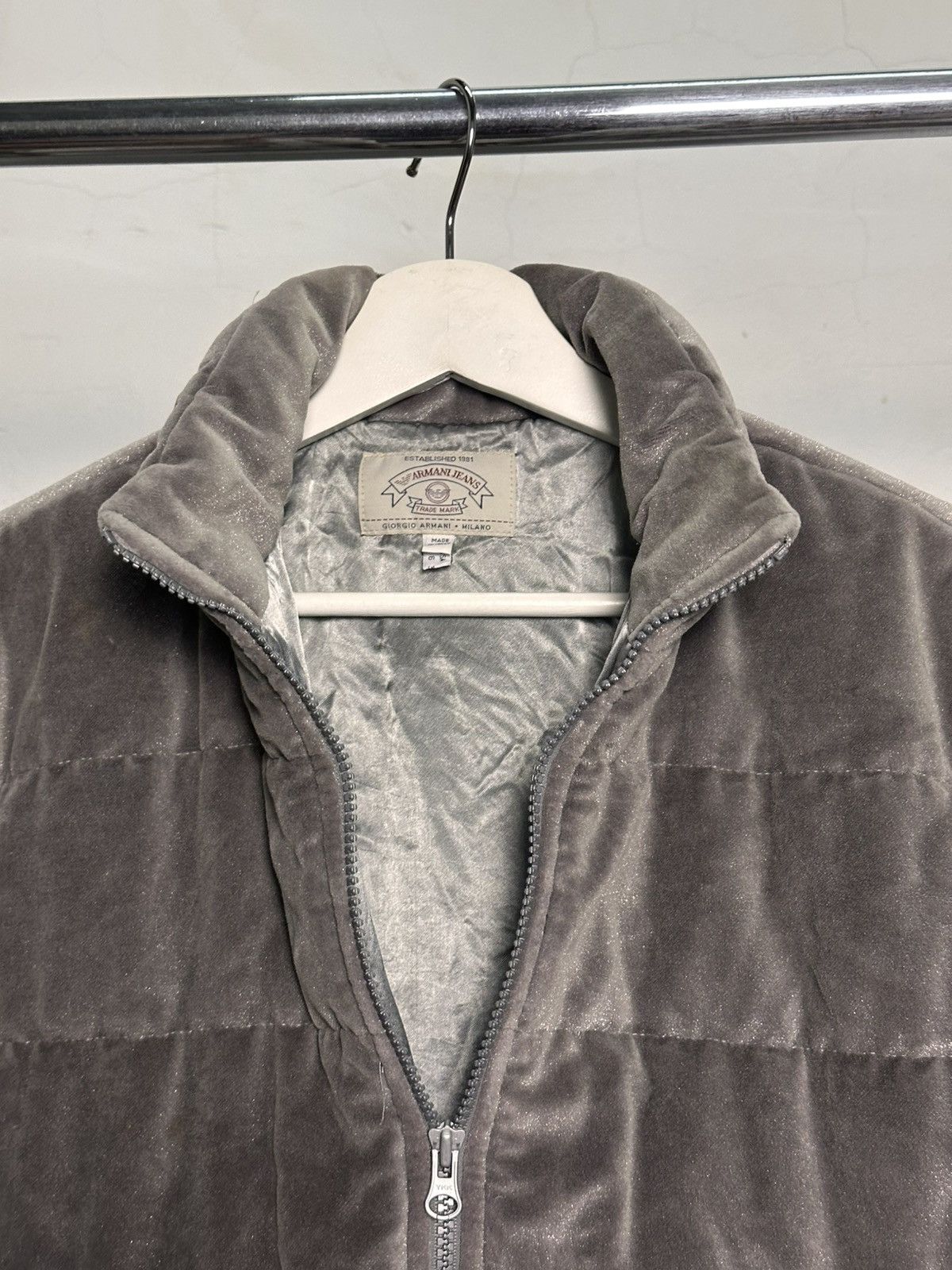 Giorgio Armani 90’s Armani Jeans Velvet Puffer Jacket Size US S / EU 44-46 / 1 - 5 Thumbnail