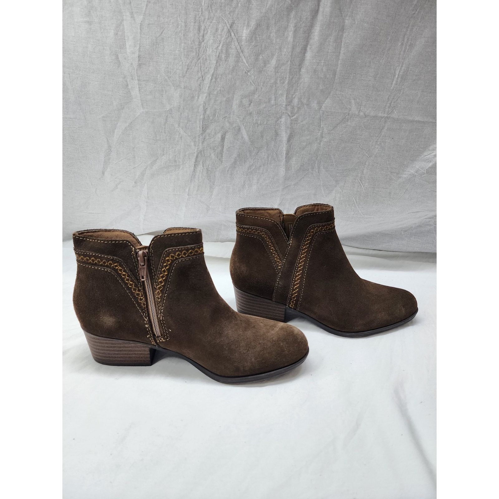Clarks Clark Suede Brown booties size 6 boho trim Excellent sh4 Size US 6 / IT 36 - 1 Thumbnail