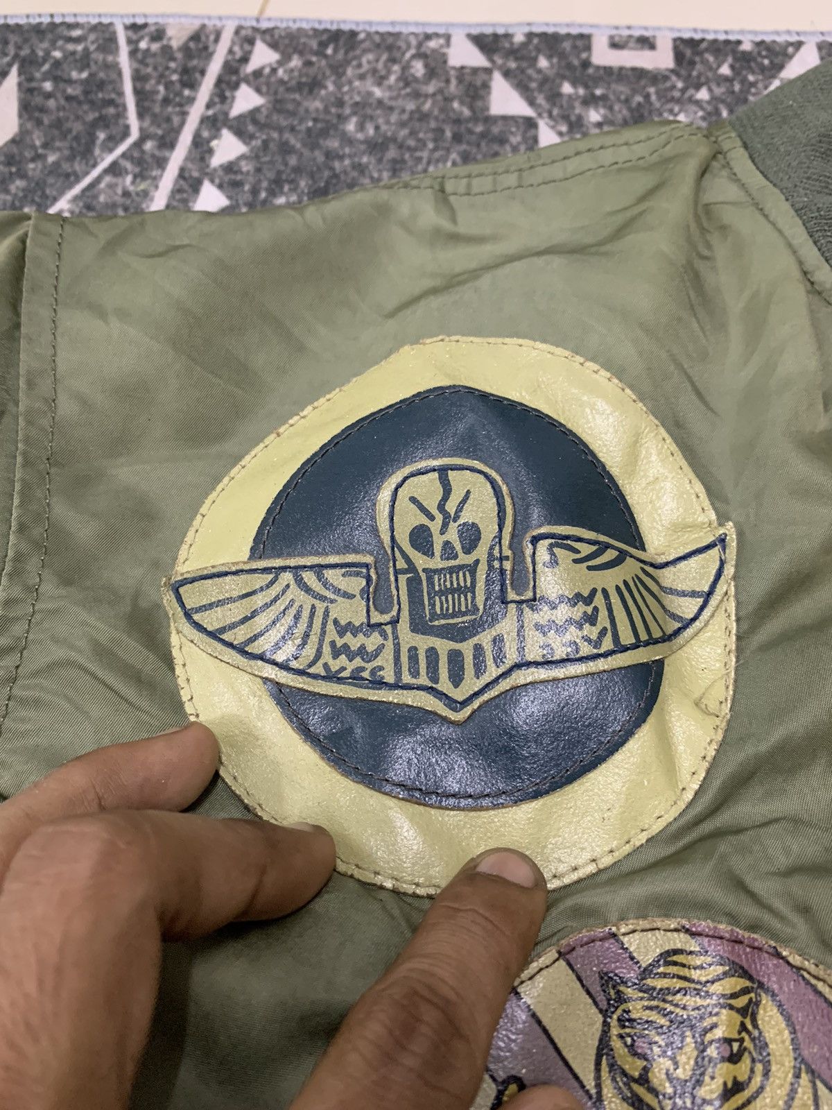 Avirex 80s AVIREX MA-1 7 PATCHES BOMBER JACKET RARE DISTRESSED Size US M / EU 48-50 / 2 - 7 Thumbnail