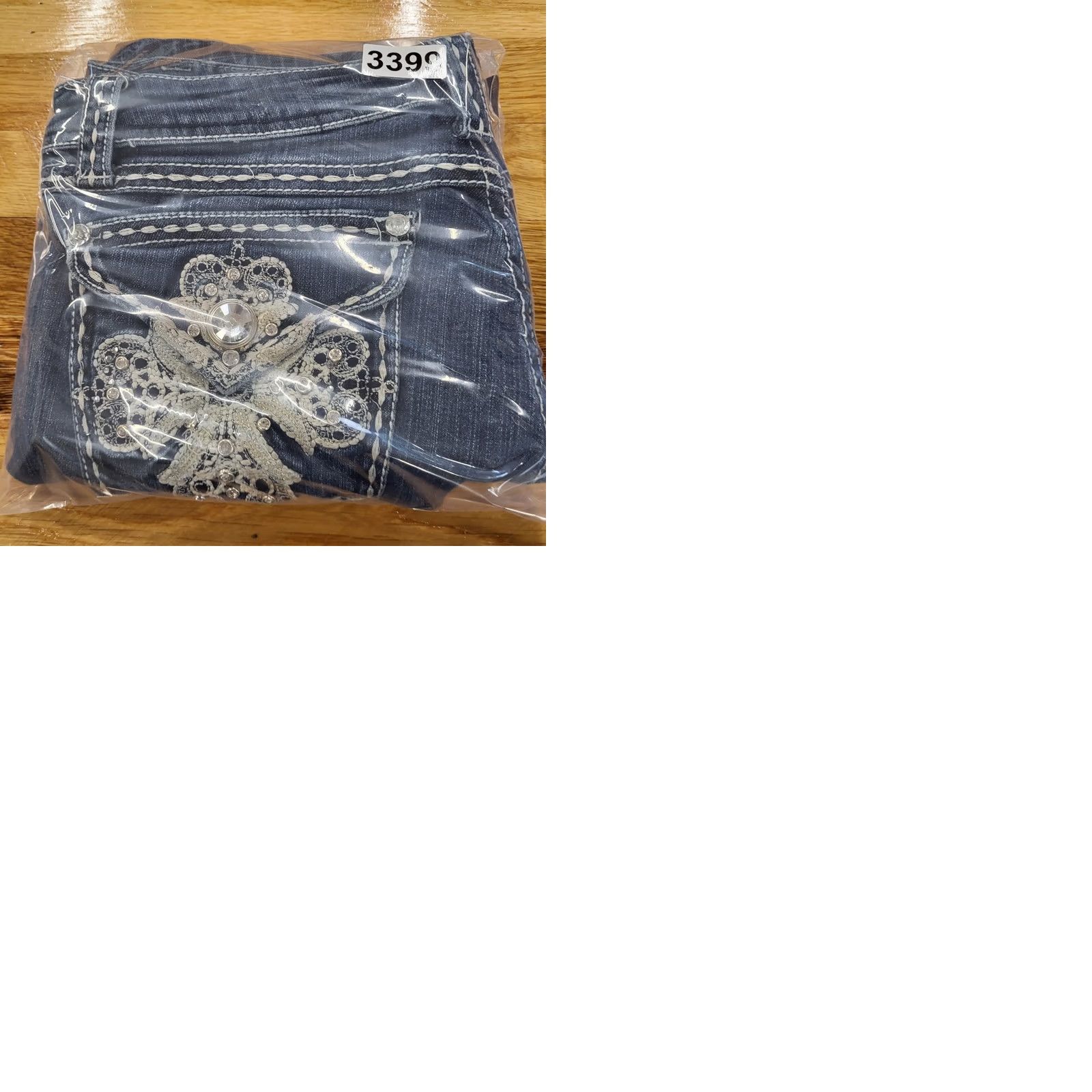 Grace in LA Grace In LA Capri Women's Size 13/30 Blue Jeans Rhinestone Embroidered Cross EUC Jeans Size 34" / US 12 / IT 48 - 9 Thumbnail