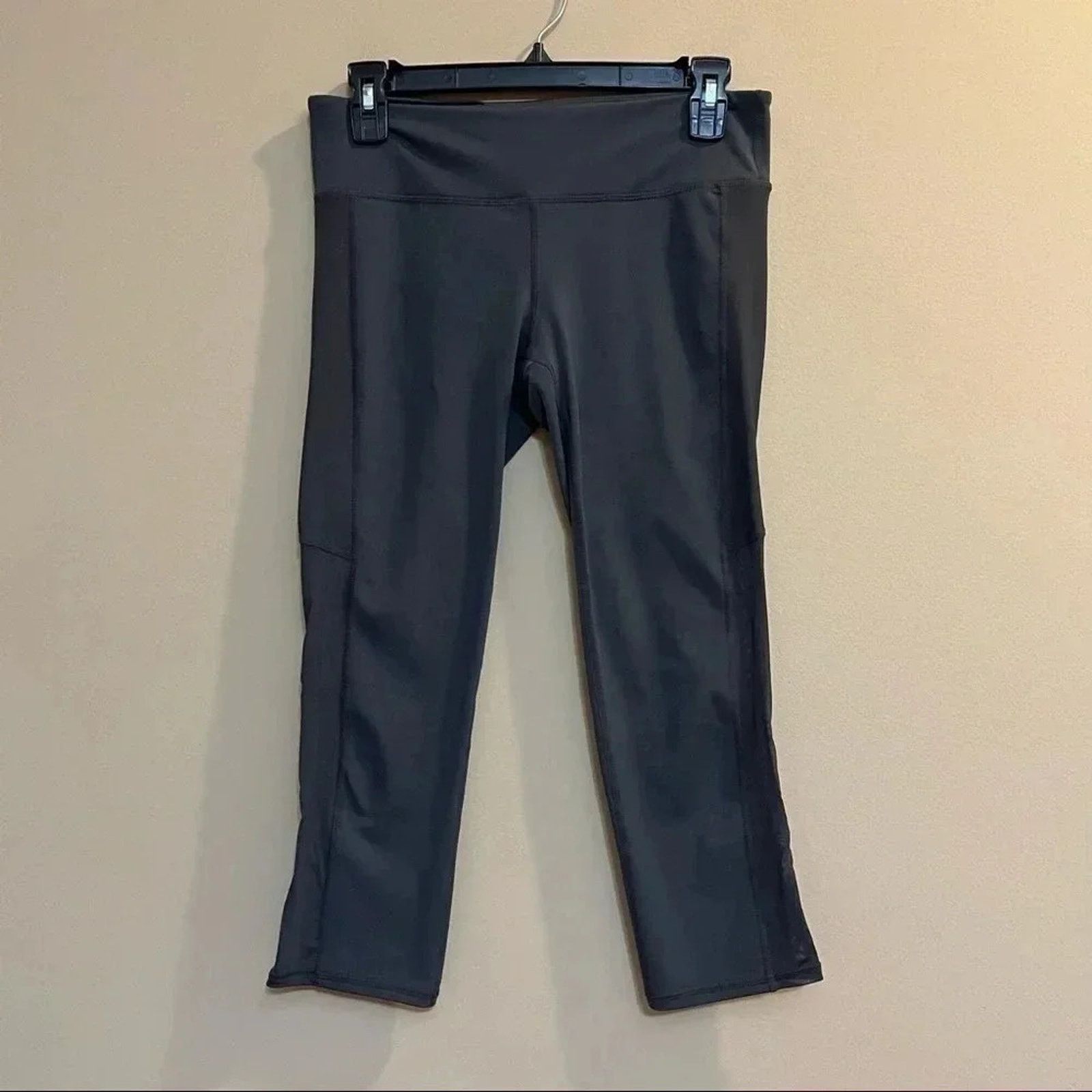 Gap Gap Fit Outlet Workout Capri Dark Gray Cropped Leggings Mesh Size 25" / US 0 / IT 36 - 1 Thumbnail