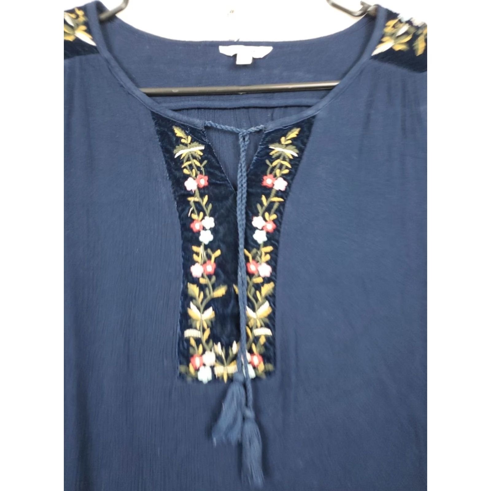 Vintage VINTAGE Sonoma Embroidered Tie Neck Peasant Blouse Floral Navy Blue Long Sleeve V-Neck L Ladies Womens Size L / US 10 / IT 46 - 3 Thumbnail