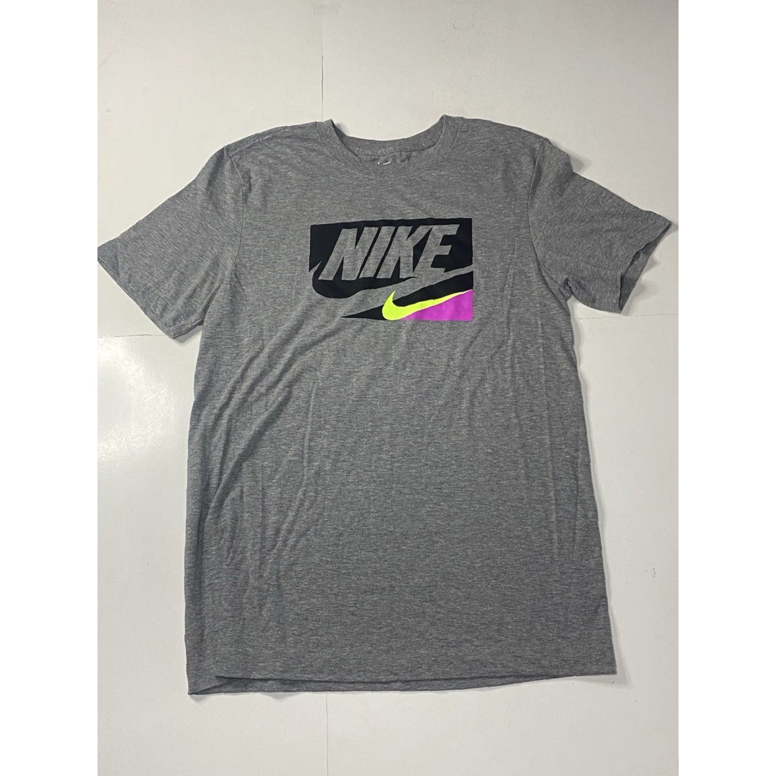 Nike Vtg Nike T Shirt Retro Colored Graphic Y2K 90s Style Small S Size US M / EU 48-50 / 2 - 8 Thumbnail