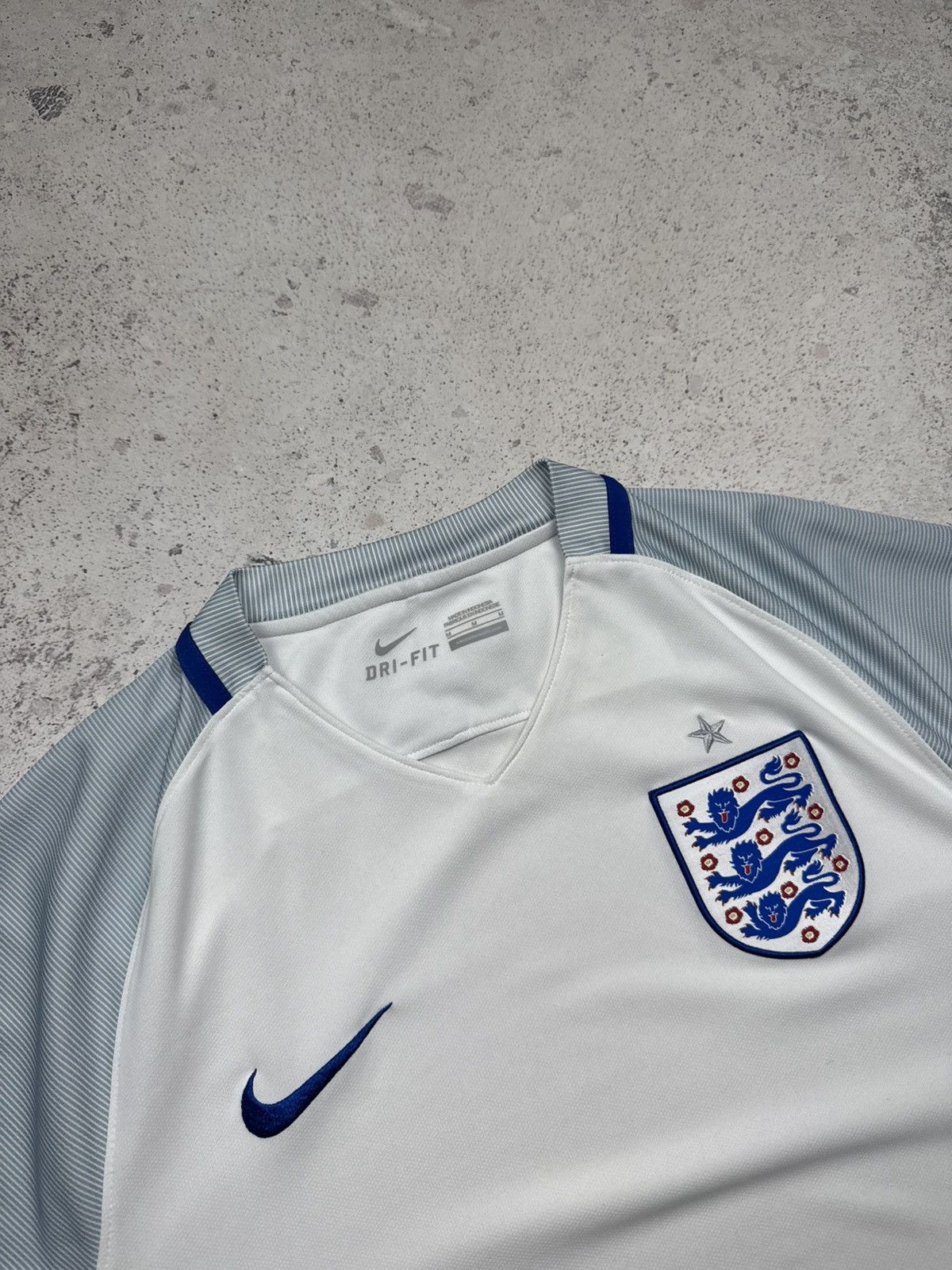 Nike × Vintage Nike England Home Jersey 2016 Youth Men’s White Size US M / EU 48-50 / 2 - 4 Thumbnail