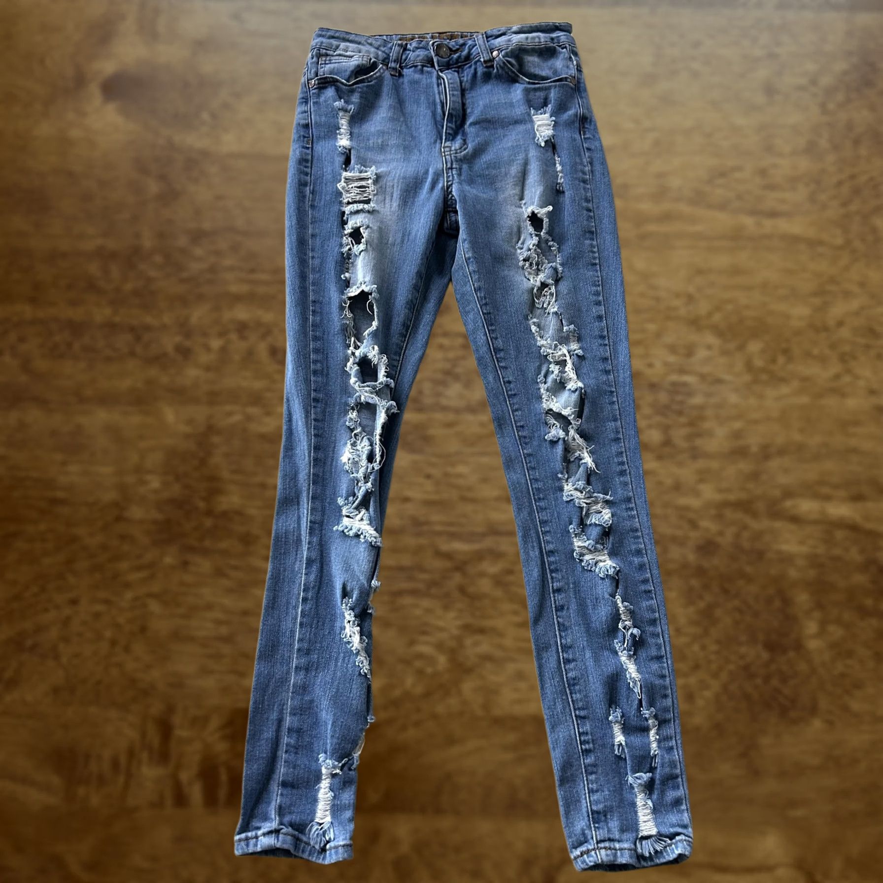 Vintage VIP Jeans Skinny Jeans Juniors 26x28 Mid Rise Medium Wash Blue Distressed Denim Slim Five-Pocket Size 27" / US 4 / IT 40 - 1 Thumbnail
