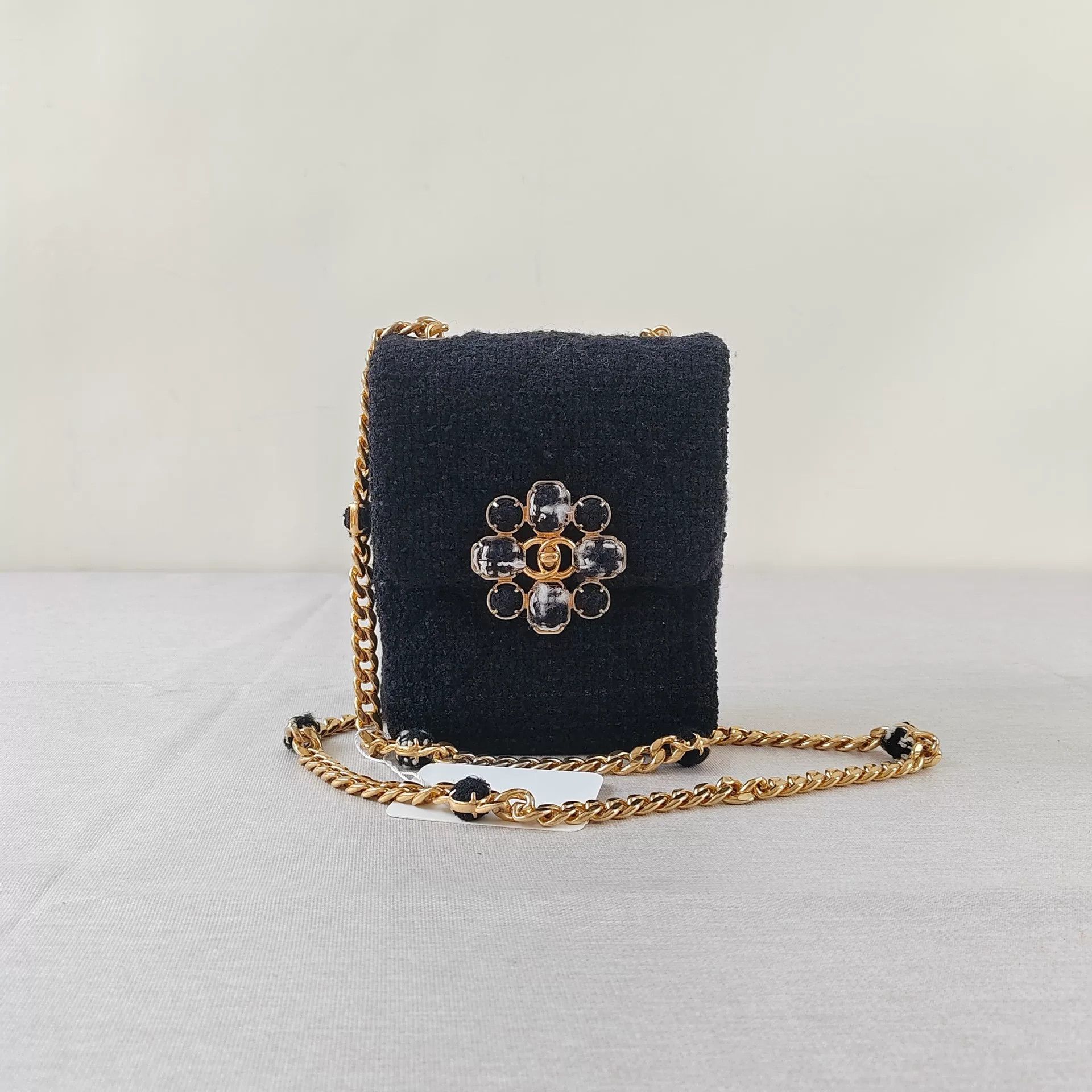 Chanel Pre-loved Bag Very good condition Size ONE SIZE - 1 Thumbnail