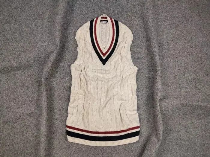 JW Anderson × Uniqlo Uniqlo x JW Anderson Cricket Long Vest Knit Sweater Size M / US 6-8 / IT 42-44 - 1 Thumbnail
