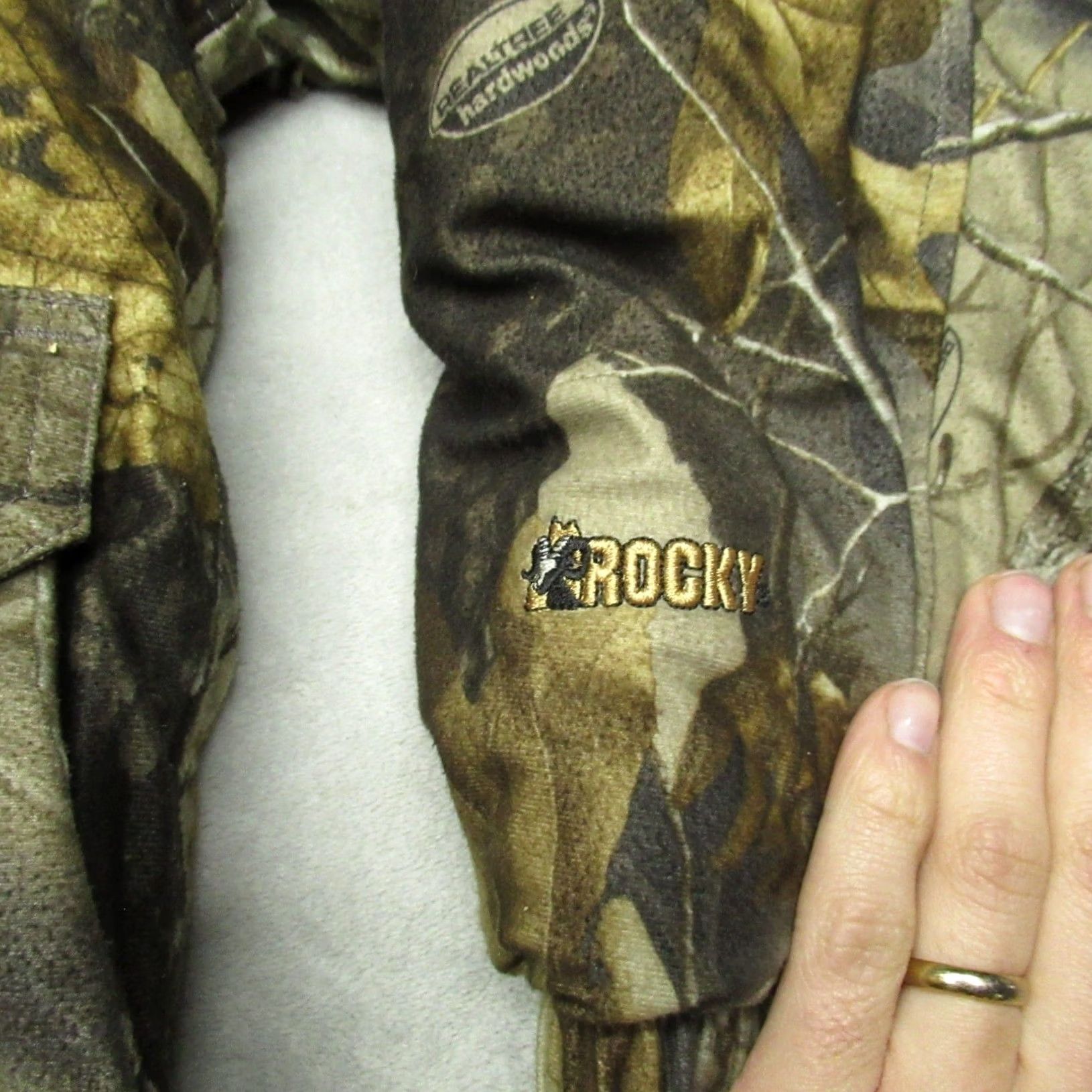 Vintage Rocky Bomber Jacket Mens Medium Camo Realtree Insulated Hunting Hooded Waterfowl Full Zip Pockets Winter Fall Casual Workwear Size US M / EU 48-50 / 2 - 3 Thumbnail