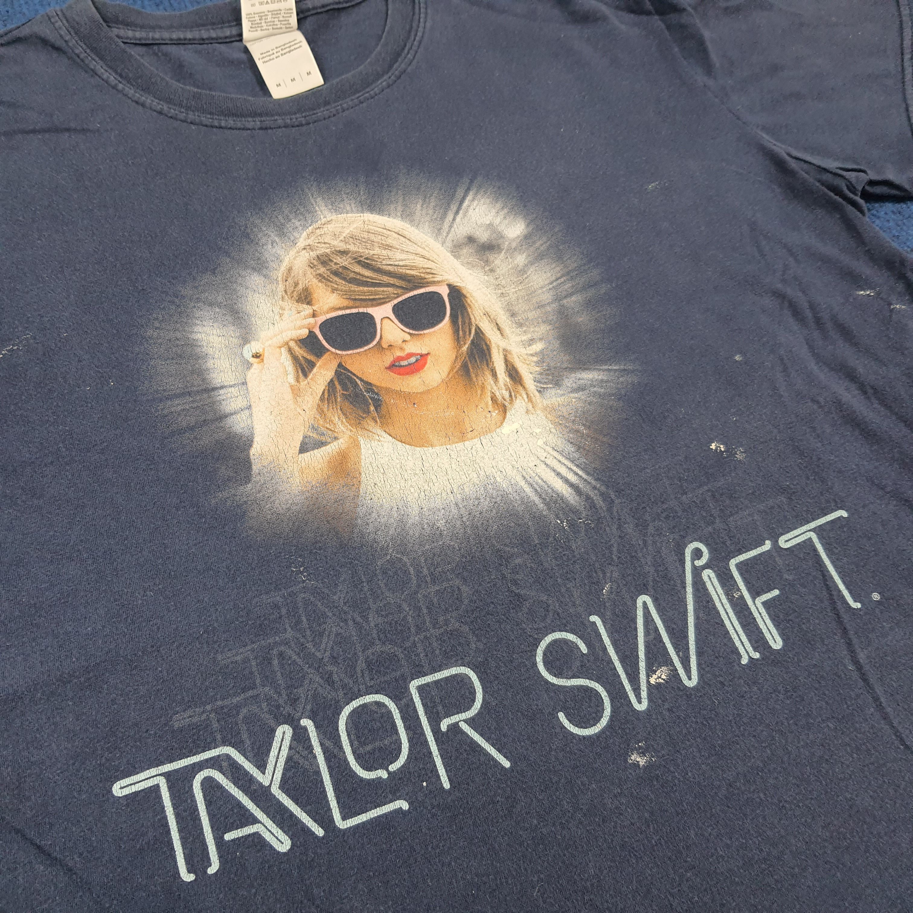 Band Tees Vintage Taylor Swift The 1989 World Tour Tshirt C301N2 Size US M / EU 48-50 / 2 - 2 Thumbnail