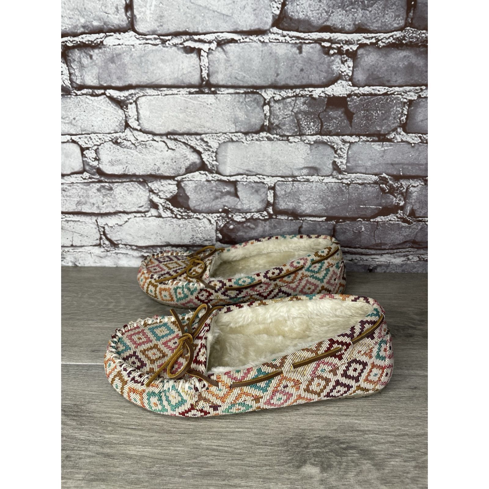 Minnetonka Minnetonka Sally Moccasins Cream Aztec Southwest Faux Fur Li Size US 10 / IT 40 - 19 Thumbnail