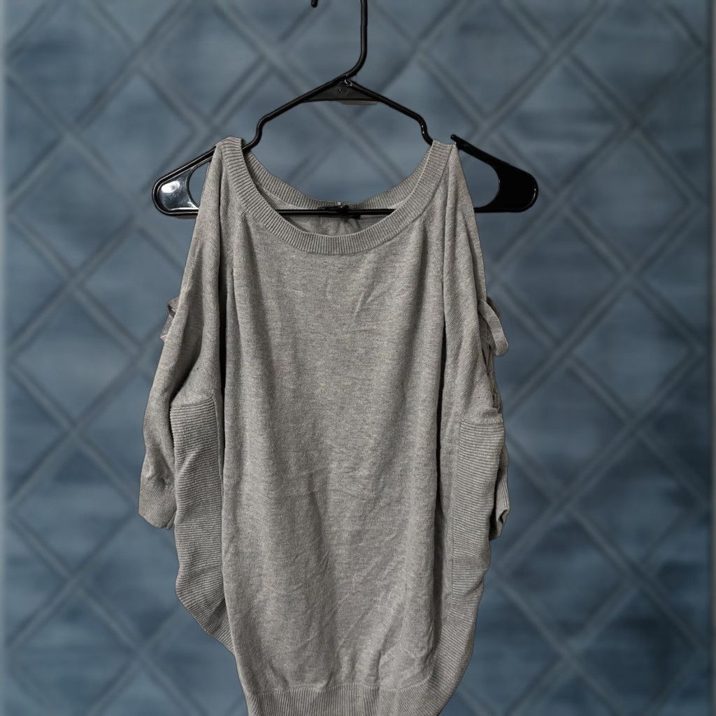 Express VINTAGE Express Gray Knit Short Sleeve Sweater Cold Shoulder Women's Small Gray 90s Concert? (Wait) Size S / US 4 / IT 40 - 1 Thumbnail