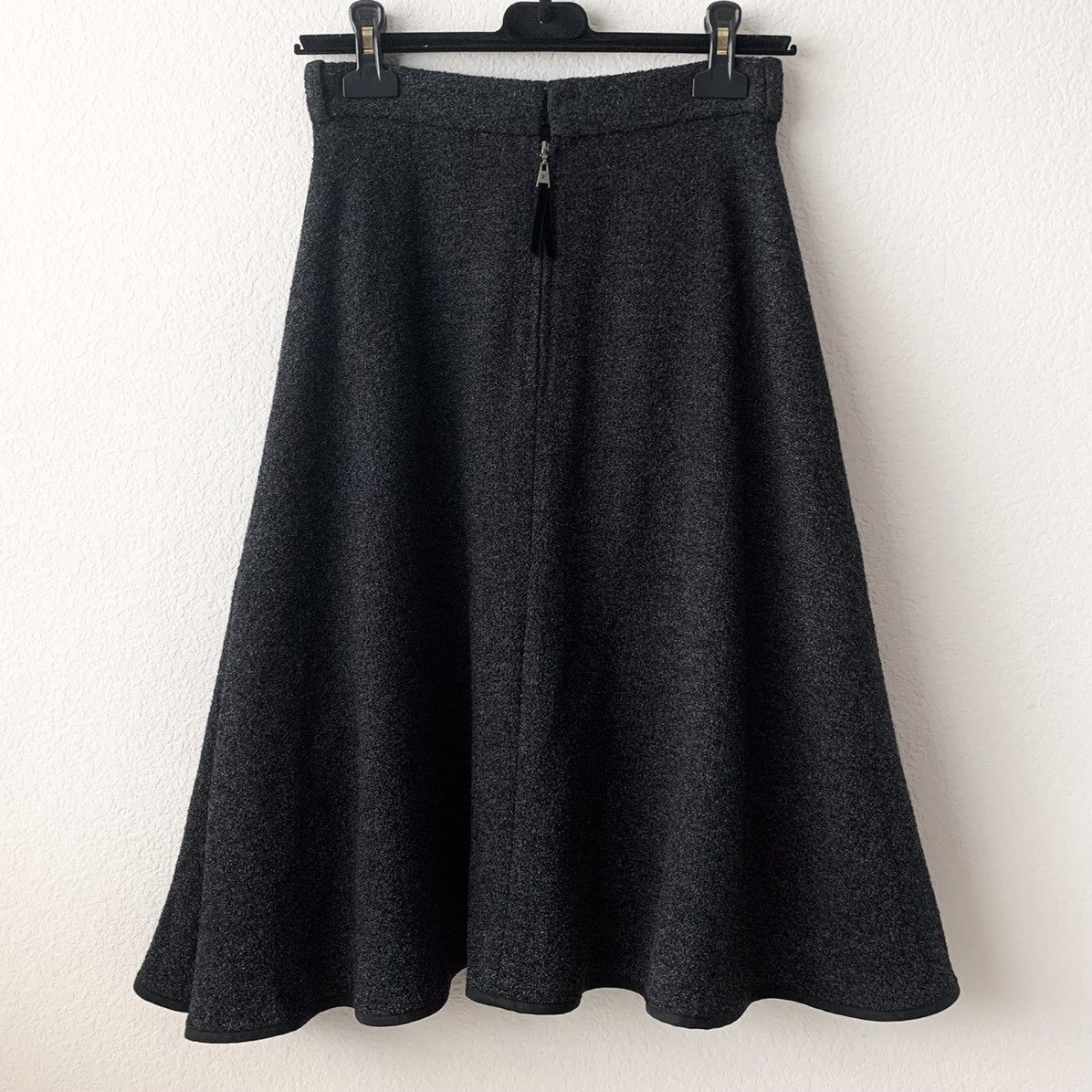Louis Vuitton Louis Vuitton wool blend flare skirt Size 27" / US 4 / IT 40 - 2 Thumbnail