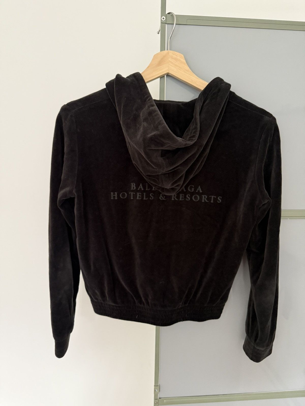 Balenciaga Balenciaga Resort & Hotel Velvet Shrunken Zip Up Hoodie Size US S / EU 44-46 / 1 - 2 Thumbnail