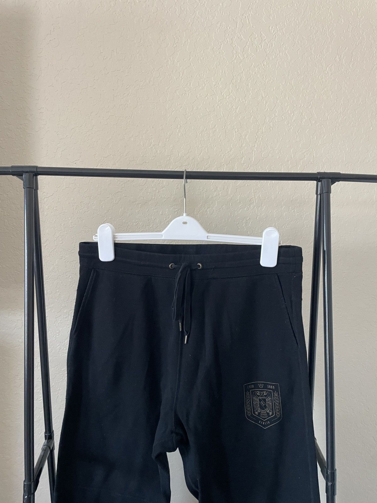 Robert Geller ESTD 1889 Berlin Crest Cropped joggers Size US 33 - 2 Thumbnail