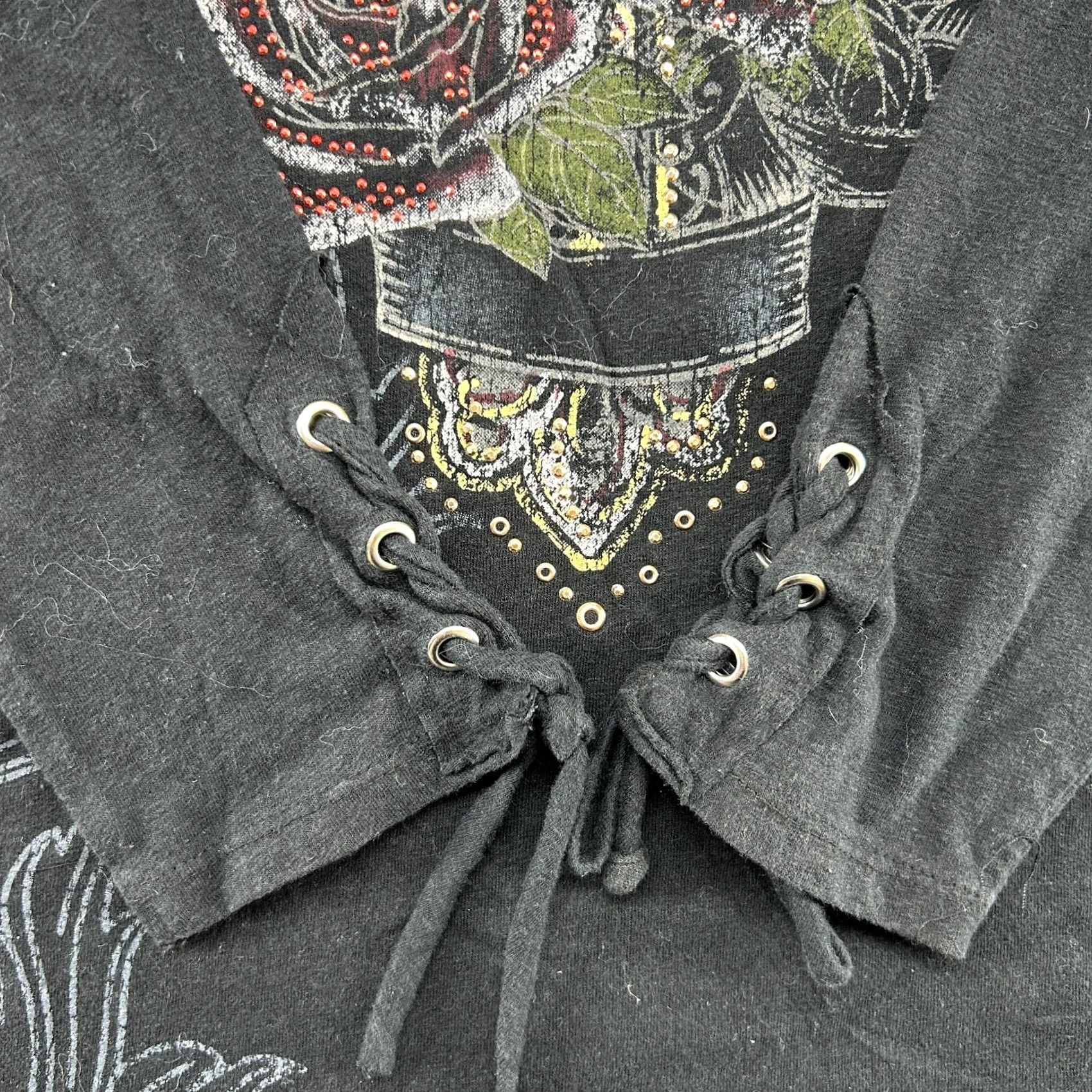 Vintage Maurices Top Womens M Black Lace Up Graphic Cross Wings Rose Goth Y2K Shirt Long Sleeve V-Neck Pullover Casual Size M / US 6-8 / IT 42-44 - 3 Thumbnail
