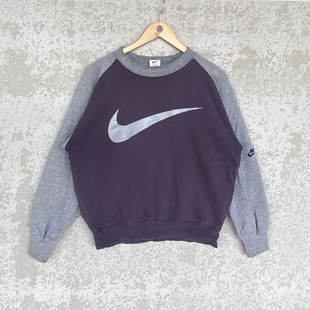 Other Vintage Nike Big Printed Crewneck Sweatshirt Gray Size M Size US M / EU 48-50 / 2 - 1 Thumbnail