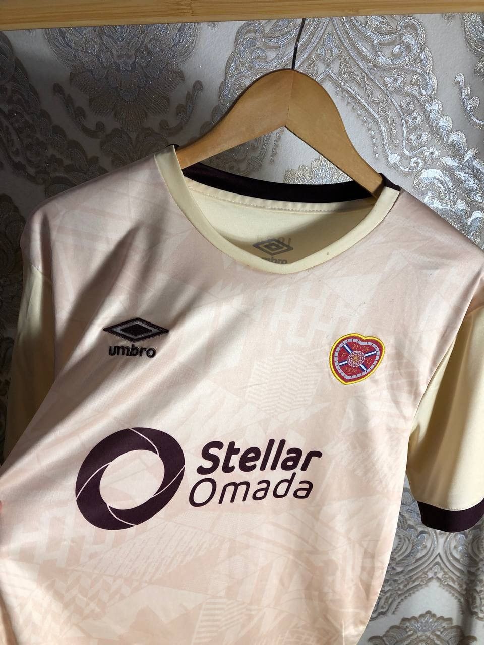 Umbro VERY RARE UMBRO HEARTS OF MIDLOTHIAN ENGLAND SOCCER JERSEY Size US XL / EU 56 / 4 - 4 Thumbnail