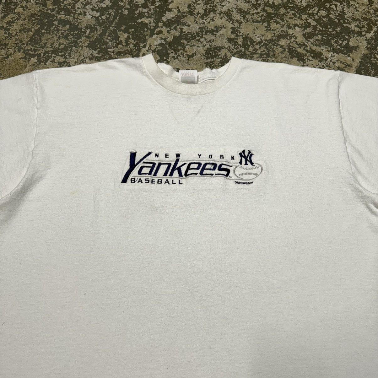 Vintage Vintage New York Yankees White 2001 Tshirt Size US XXL / EU 58 / 5 - 10 Thumbnail