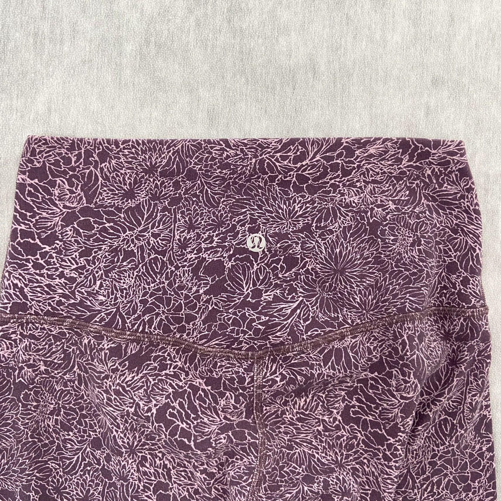 Lululemon Lululemon Womens Crop Leggings All Over Floral Print Purple Size 6 Pull-On Tapered Inseam 20in Activewear Pants Lounge Size 28" / US 6 / IT 42 - 4 Thumbnail