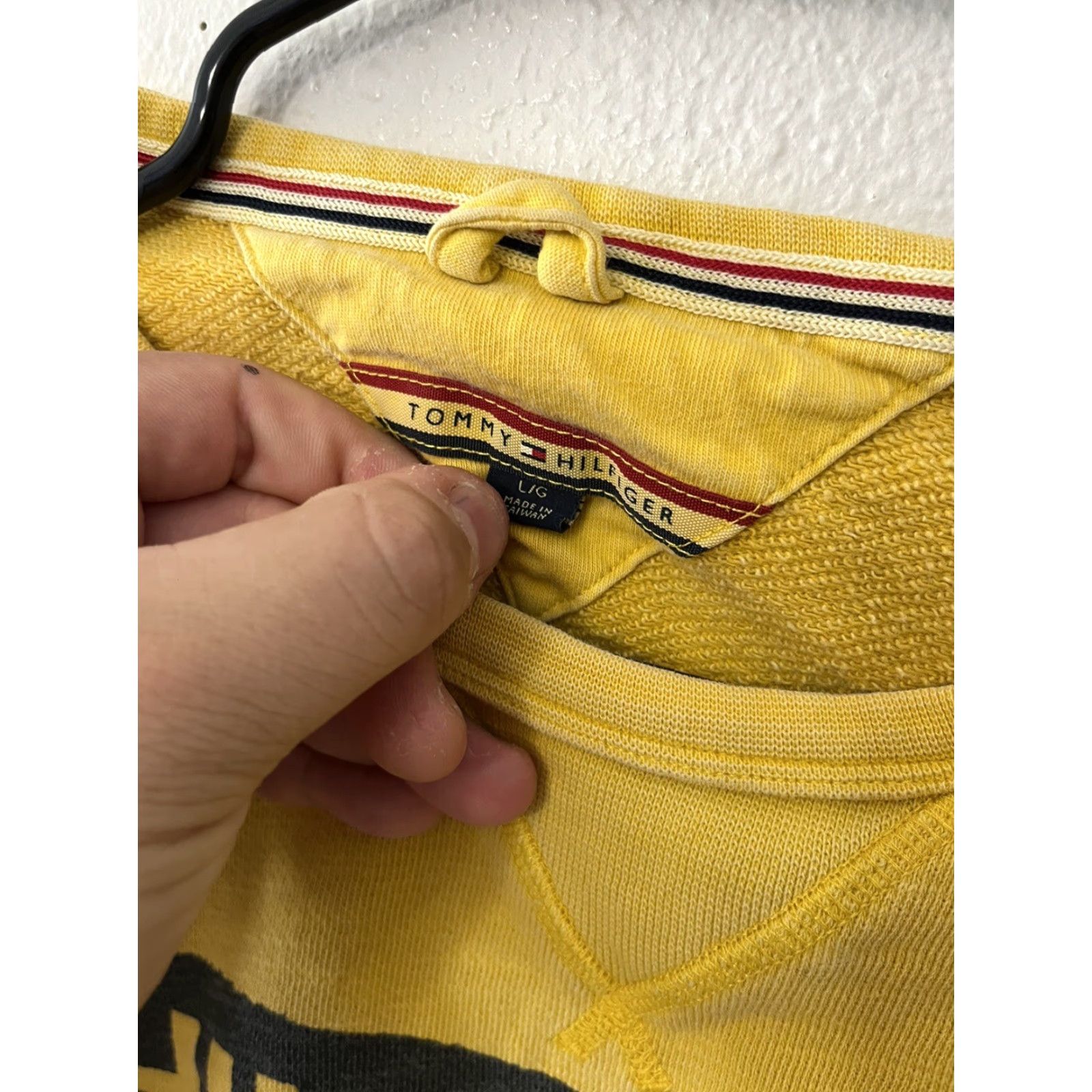 Tommy Hilfiger VINTAGE Tommy Hilfiger Hilfiger Denim Sweatshirt Crewneck L Mustard Yellow Graphic Logo 90s Mens Pullover Size US L / EU 52-54 / 3 - 3 Thumbnail