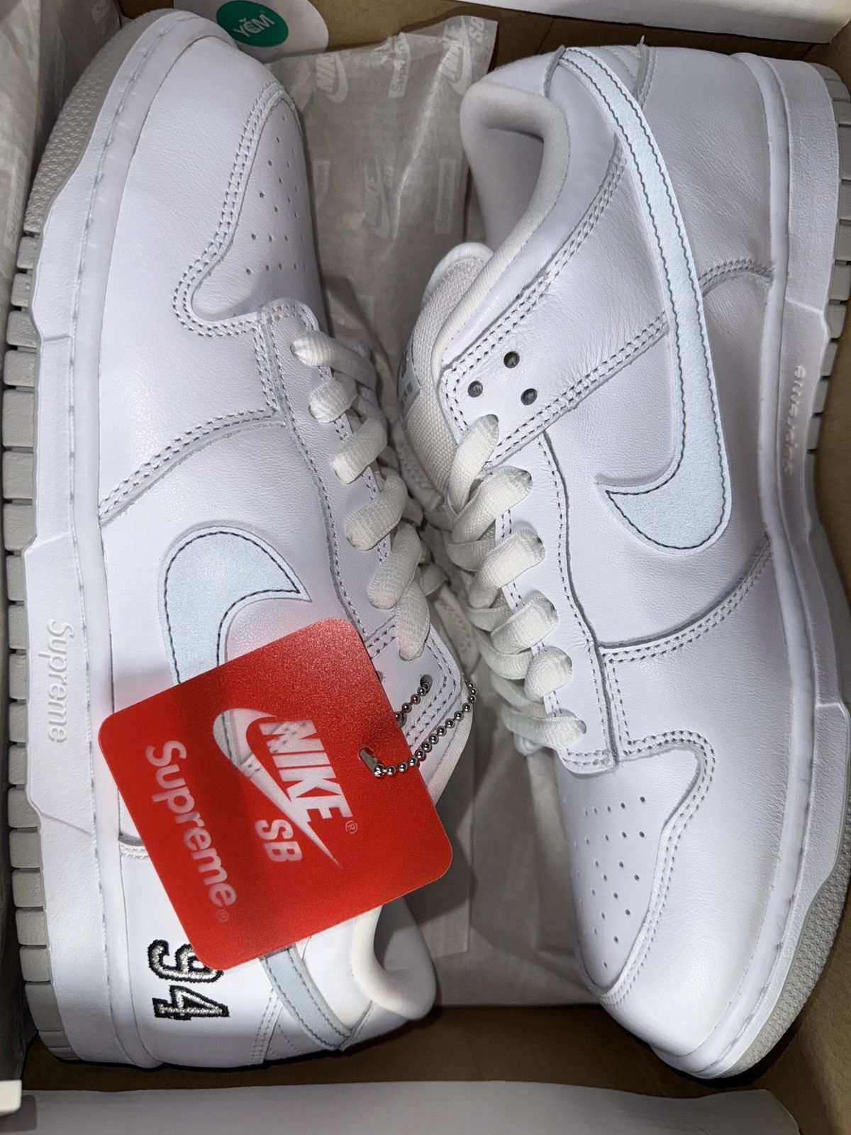 Nike × Supreme Brand New Nike SB Supreme Low Top Dunks White Size US 11 / EU 44 - 14 Thumbnail