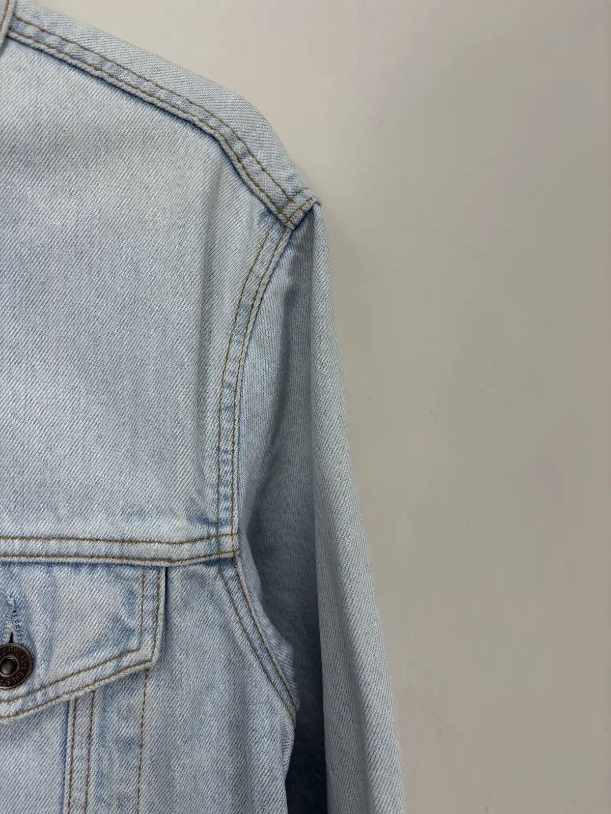 Levi's × Vintage Vintage 90s Levi’s USA Faded Light Blue Hype Denim Jacket Size US M / EU 48-50 / 2 - 14 Thumbnail