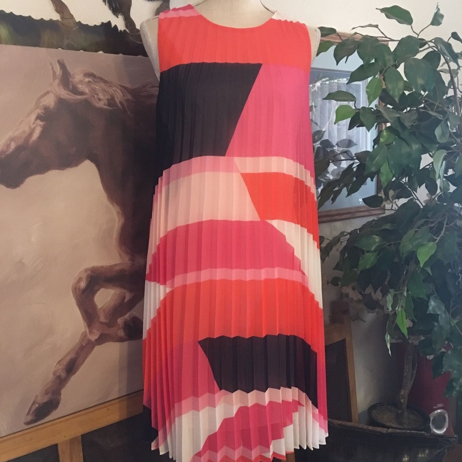 Vince Camuto geometric pleated chiffon dress NWT 6