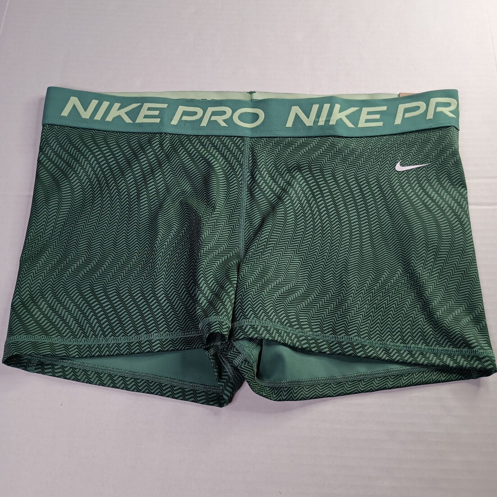Nike Women's Size 2XL Nike Pro 3" Shorts Green Workout Biker Dri Size 38" / US 16 / IT 52 - 1 Thumbnail