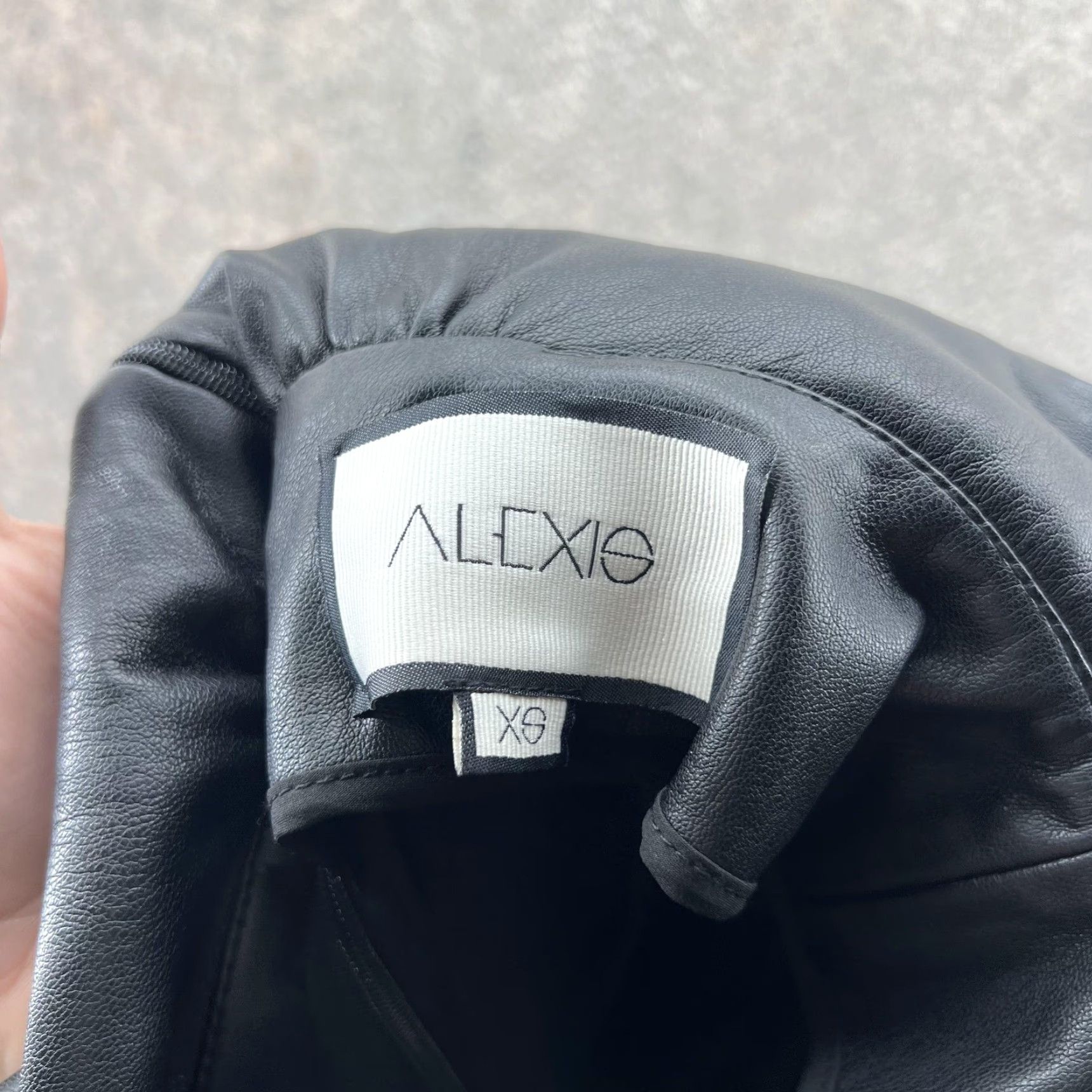 ALEXIS VINTAGE Alexis Pants Womens XS Black Leather High Waist Paperbag Tapered Leg Dressy Size 26" / US 2 / IT 38 - 3 Thumbnail