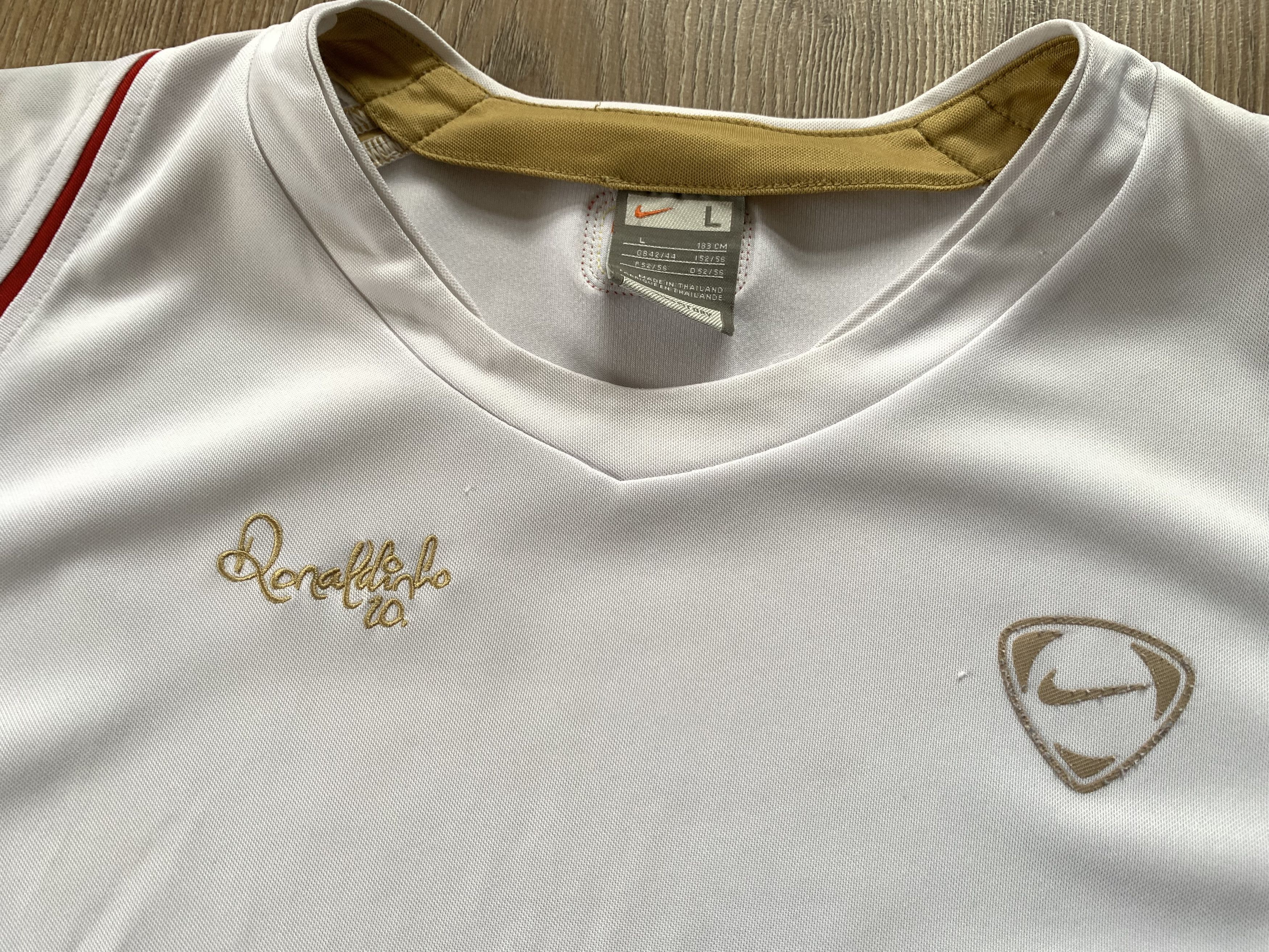 Nike Vintage Nike Ronaldinho R10 White Soccer Jersey Size US L / EU 52-54 / 3 - 5 Thumbnail