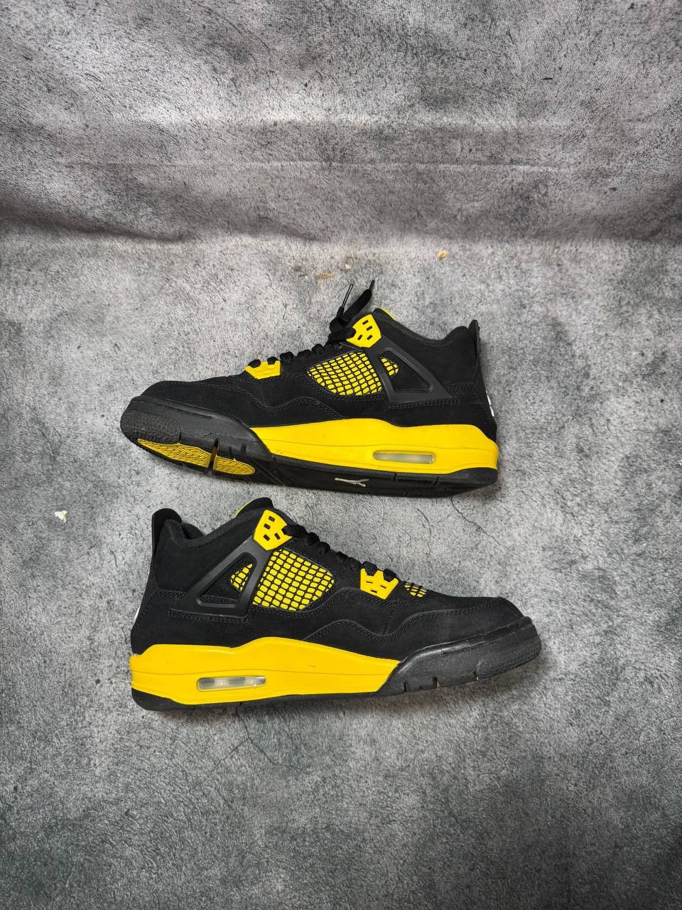 Jordan Brand Size 7Y | Jordan 4 Thunder No Box | Pre-Owned Size US 7 / EU 40 - 8 Thumbnail
