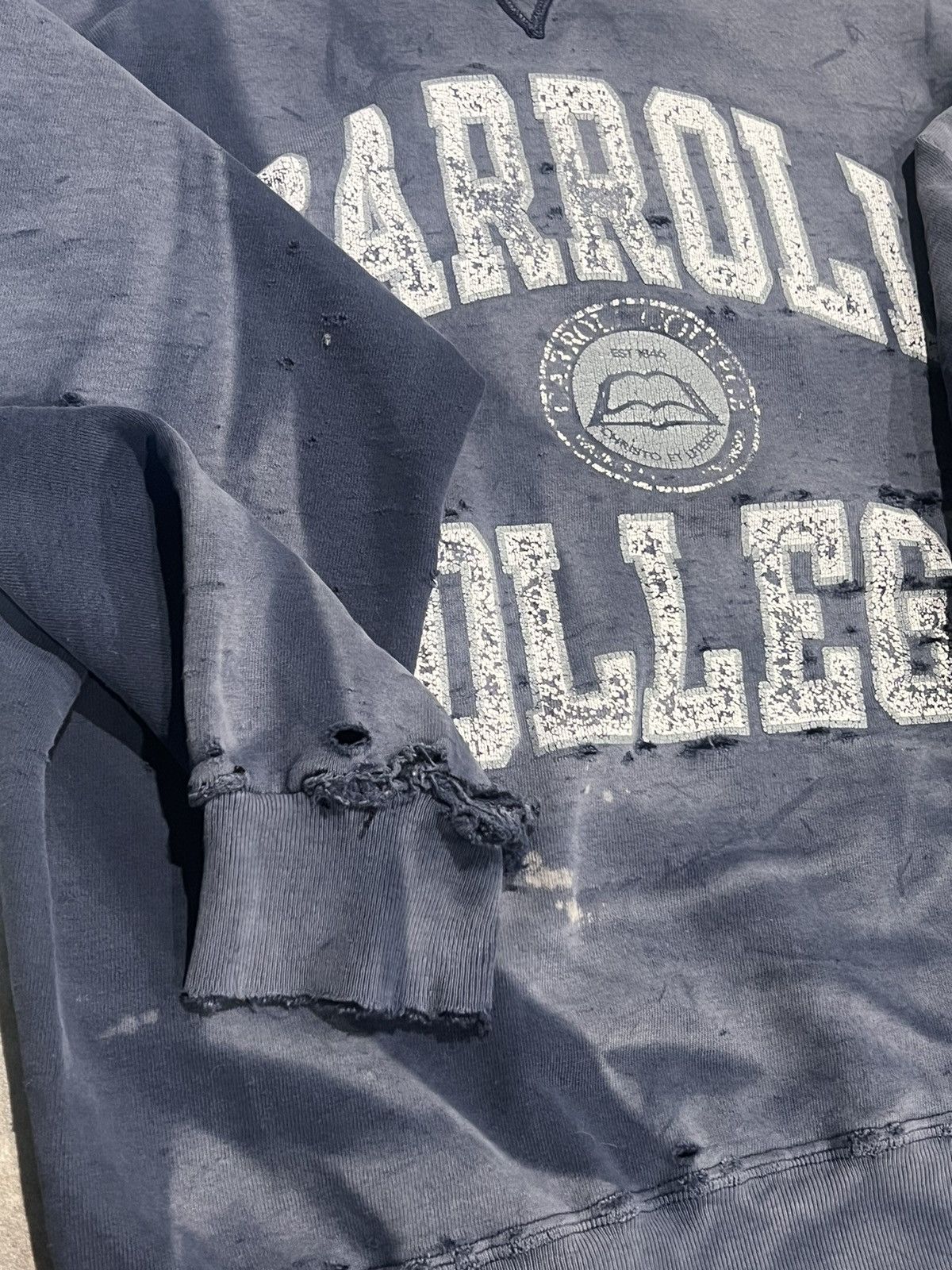 Champion × Vintage Champion Sun Faded Distressed Carroll College Sweatshirt Size US XL / EU 56 / 4 - 2 Thumbnail