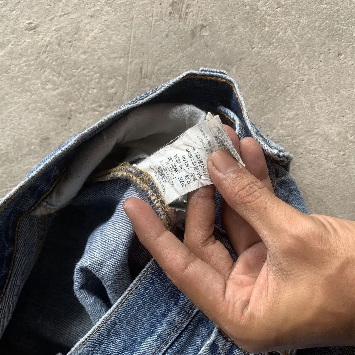 Levi's Vintage Clothing Levis 501 Distressed 31x31 BlueWash Levi’s Jeans Ripped Pant Size US 31 - 11 Thumbnail