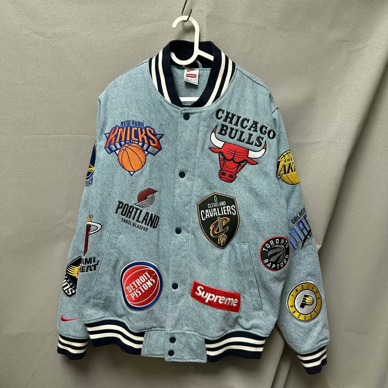 Nike supreme nike nba embroidered denim baseball jacket Size US M / EU 48-50 / 2 - 1 Thumbnail