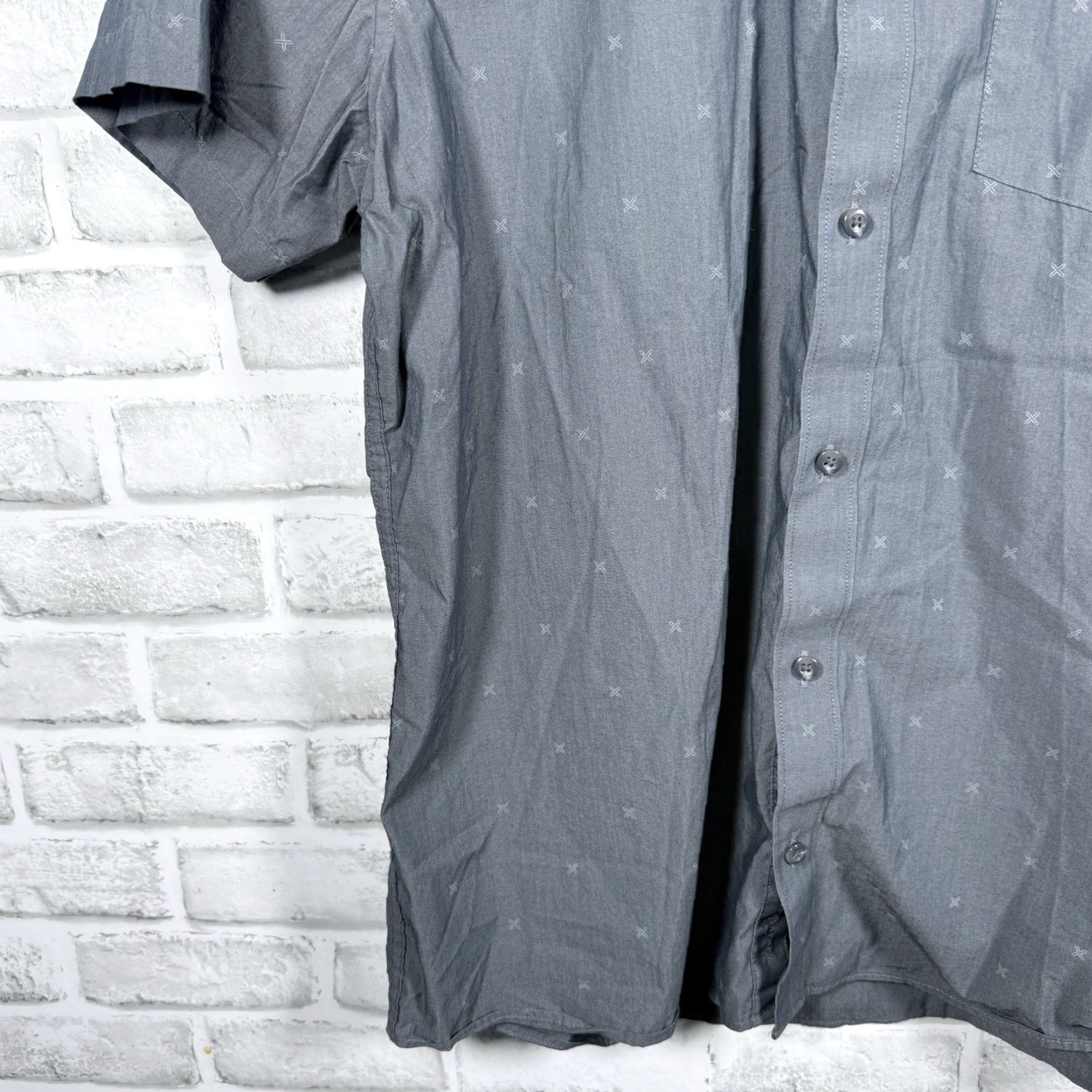 TravisMathew Travis Mathew Shirt Grey Short Sleeve Button-Down Mens L Casual Everyday Adults Mens L Gray Button-Up Casual Shirt Size US 33 - 3 Thumbnail