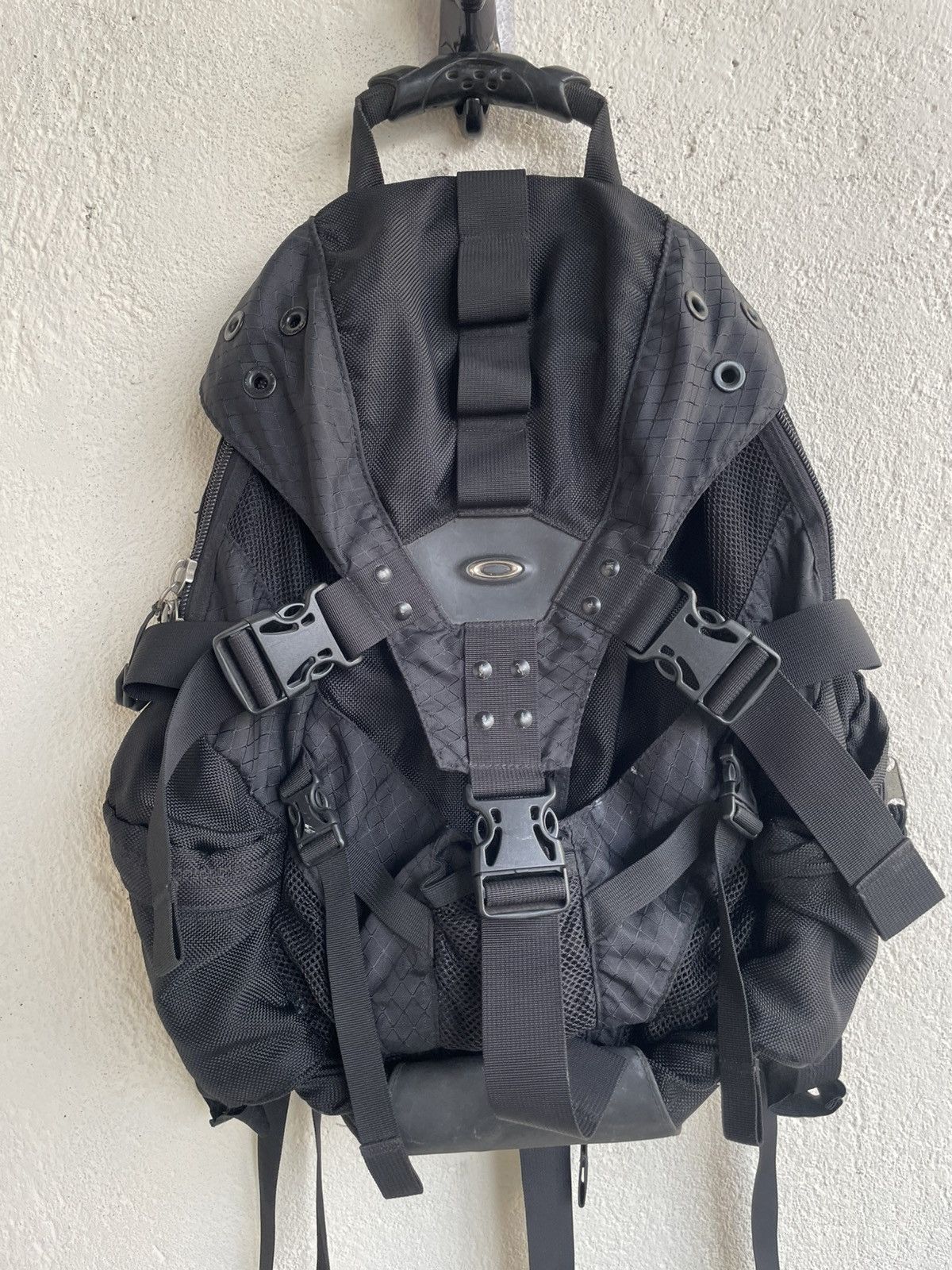 Oakley Rare Oakley Tactical Black Utility Backpack Techwear Outdoor Size ONE SIZE - 5 Thumbnail