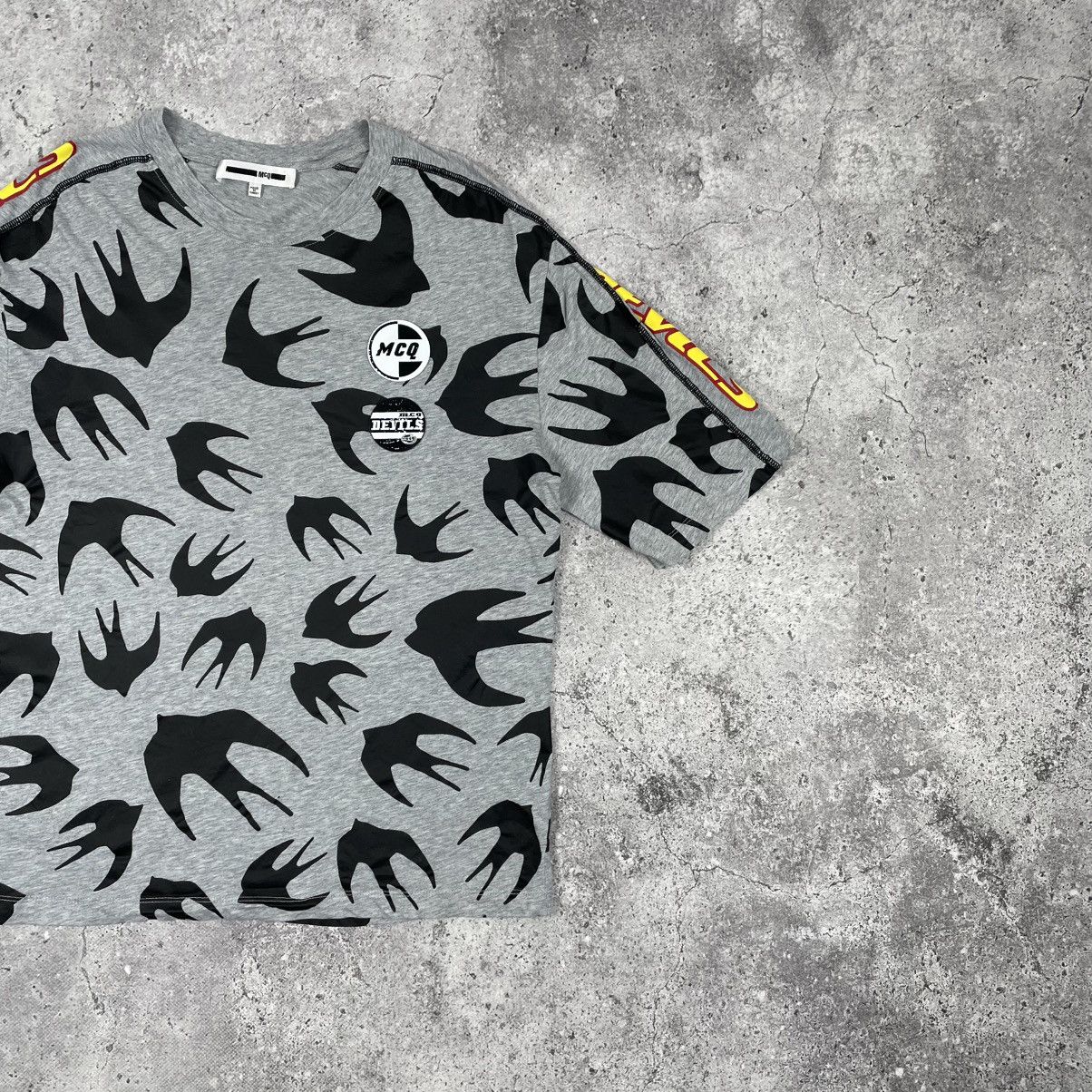 Alexander McQueen × Designer Alexander McQueen Red Devils Swallows Print T Shirt Size US XS / EU 42 / 0 - 5 Thumbnail