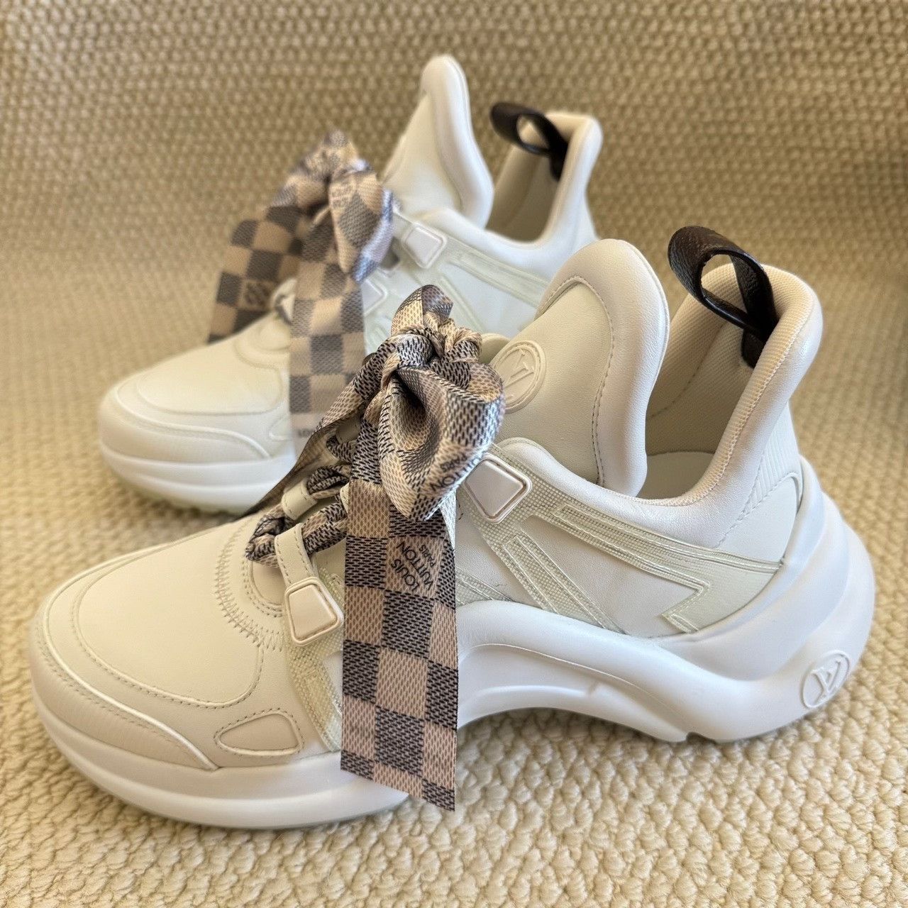 Louis Vuitton Louis Vuitton Leather White Lowtop Sneakers us_6-5 Women Size US 6.5 / IT 36.5 - 1 Thumbnail