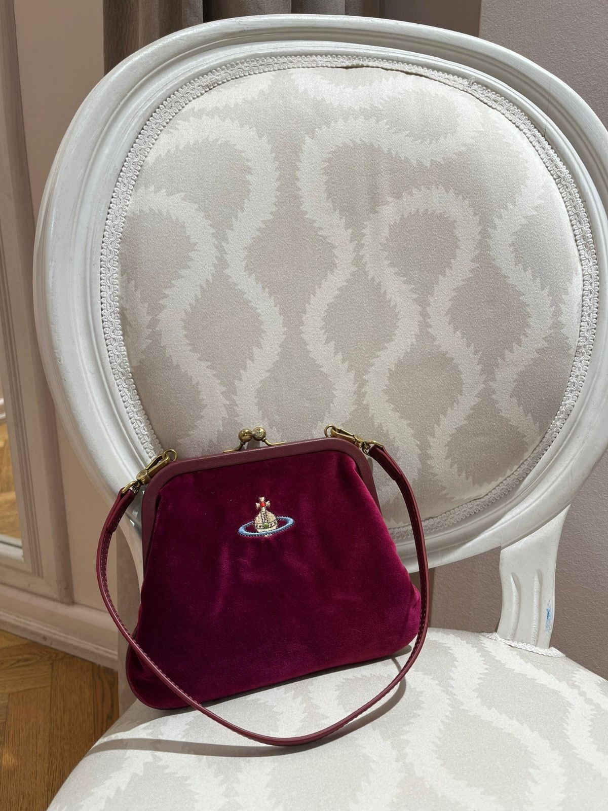 Vivienne Westwood o1f1d3z0825 Size: OS / Velvet Vivienne Clutch in Purple Size ONE SIZE - 1 Preview