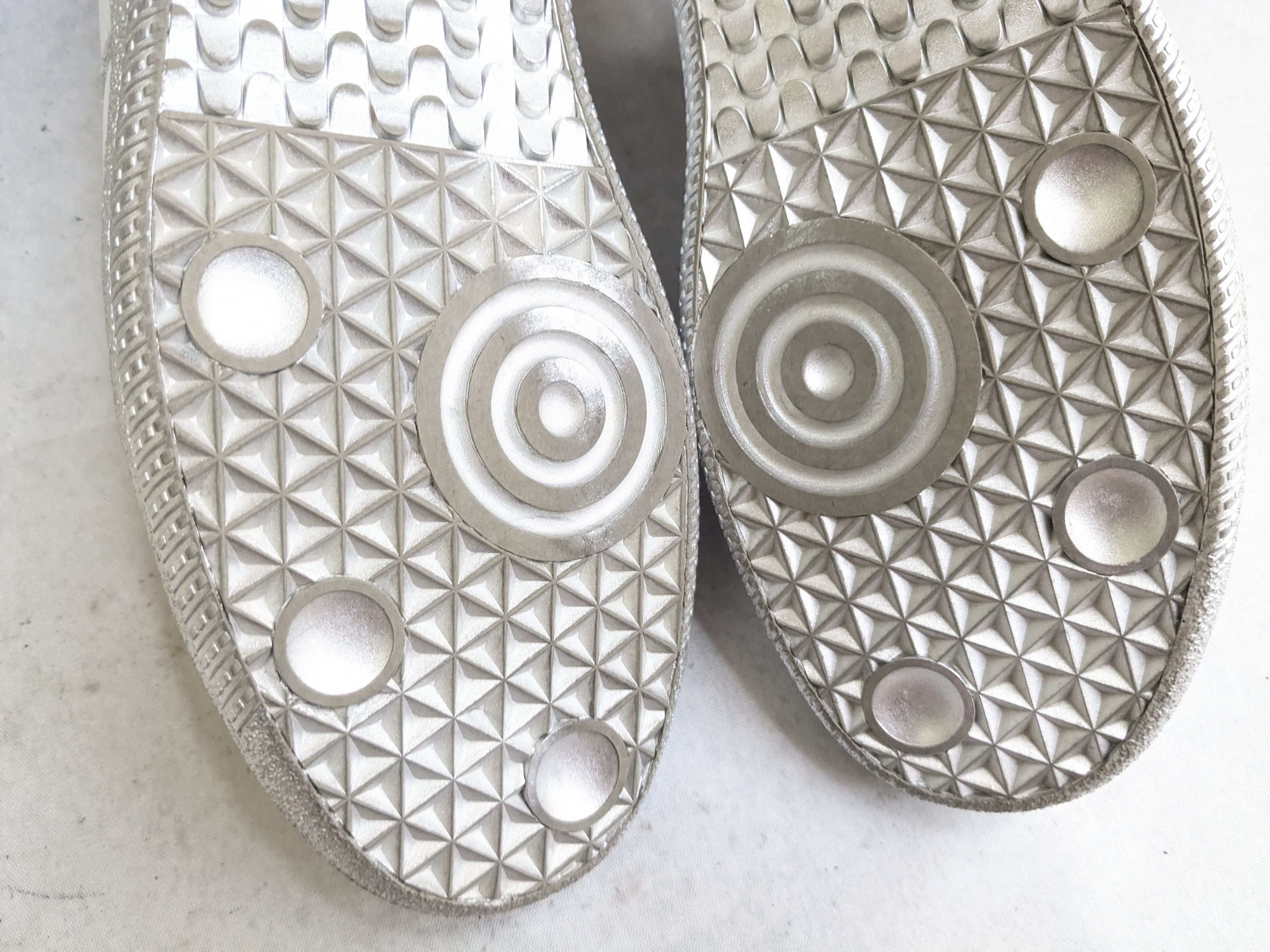 Maison Margiela Maison Margiela Gat Replica White Silver 9 42 Low Tops Size US 9 / EU 42 - 18 Thumbnail