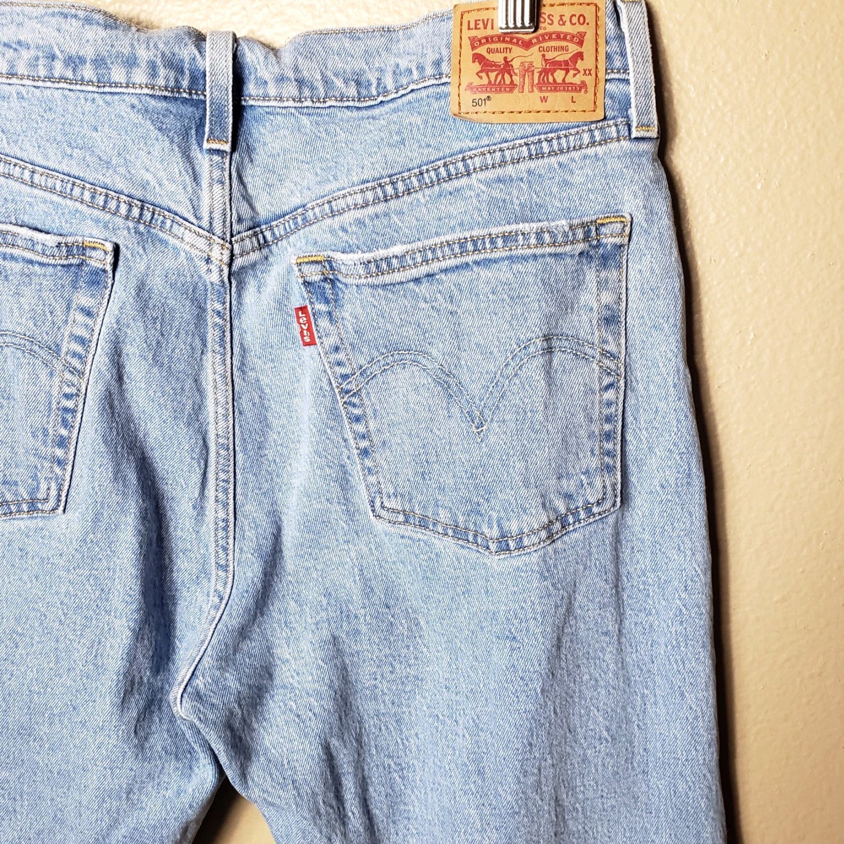 Levi's **Levi's 501 Women's Light Wash Skinny Jeans - Size 31** User: Levi's 501 Women's Light Wash Skinny Jeans - Size 31 Size 24" / US 00 / IT 34 - 5 Thumbnail