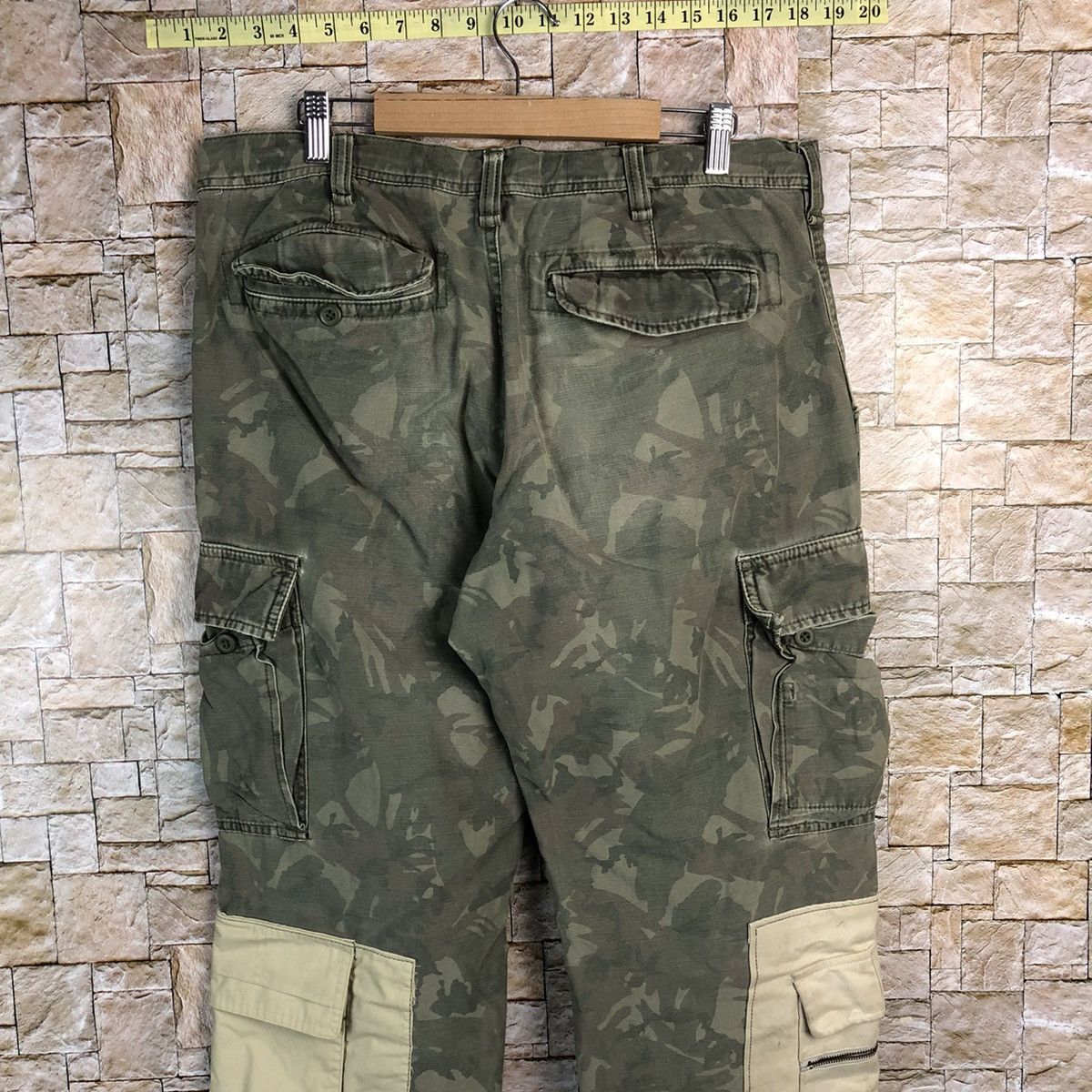 Japanese Brand Uniqlo Green Camo Cargo Multipocket Pants #A142 Size US 34 / EU 50 - 16 Thumbnail