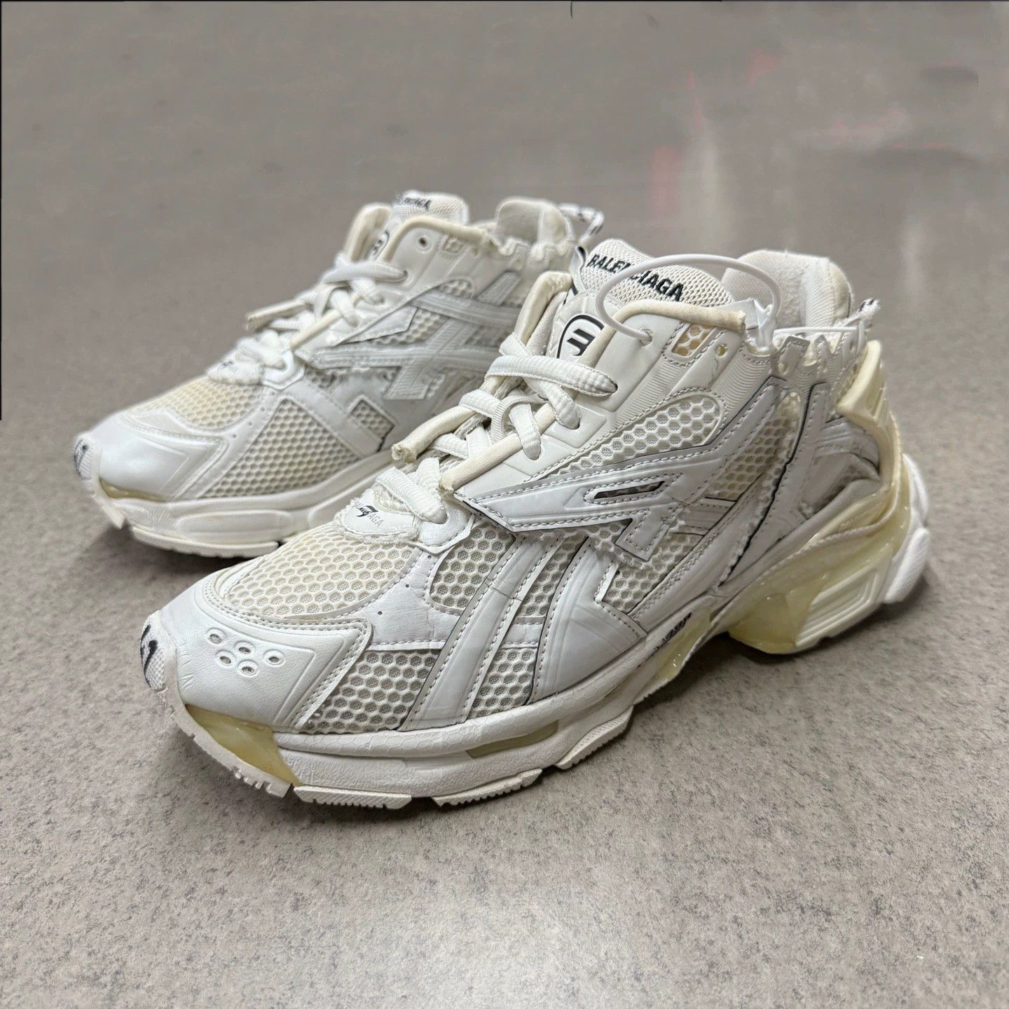Balenciaga Balenciaga Runner Sneaker (SIZE 42/US 9) White & Black