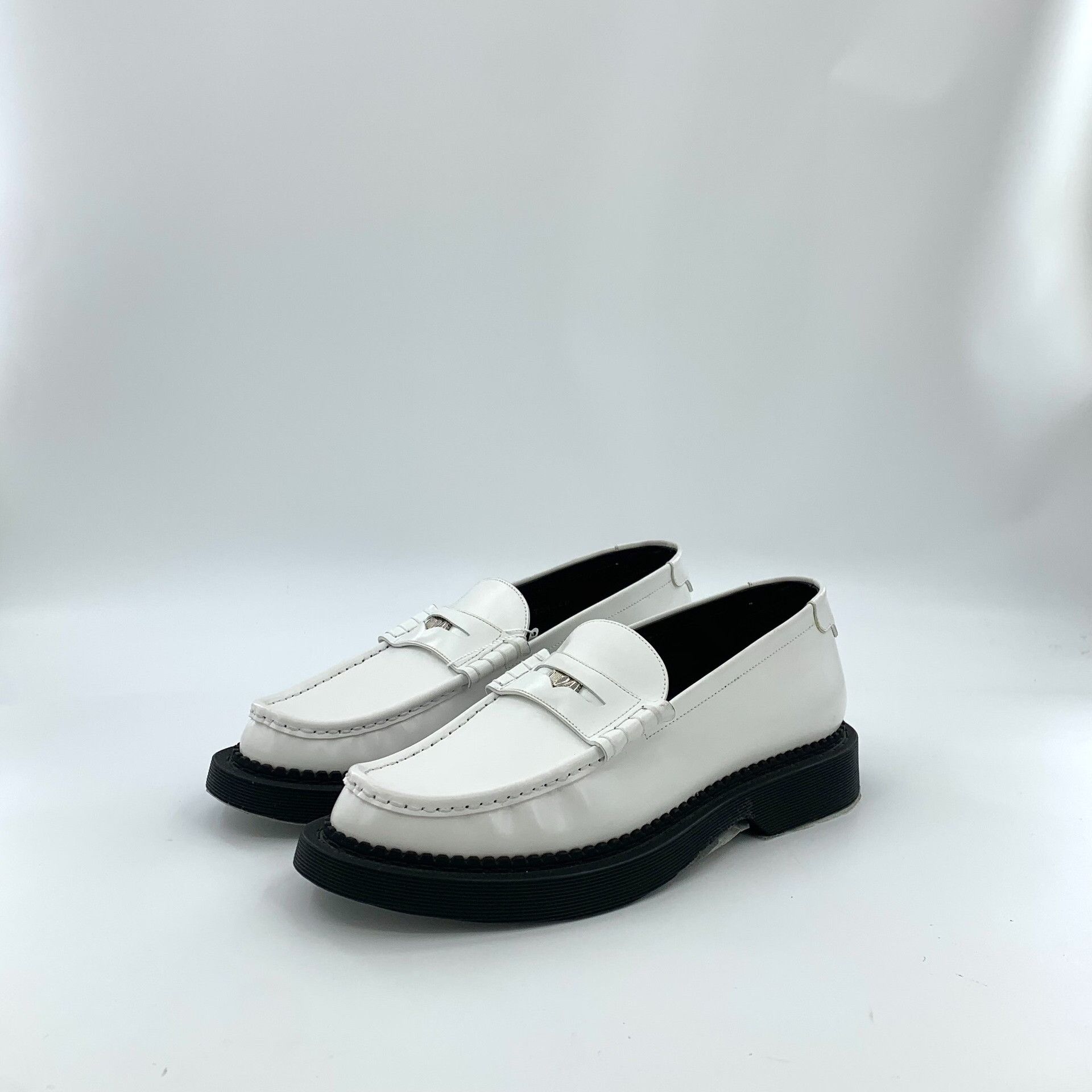 Saint Laurent Paris Saint Laurent Paris White Lowtop Sneakers 40 Women Size US 9 / IT 39 - 1 Thumbnail