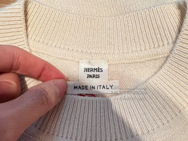 Hermes Hermes White base red embroidered cashmere sweater Size XXS / US 00 / IT 34 - 7 Thumbnail