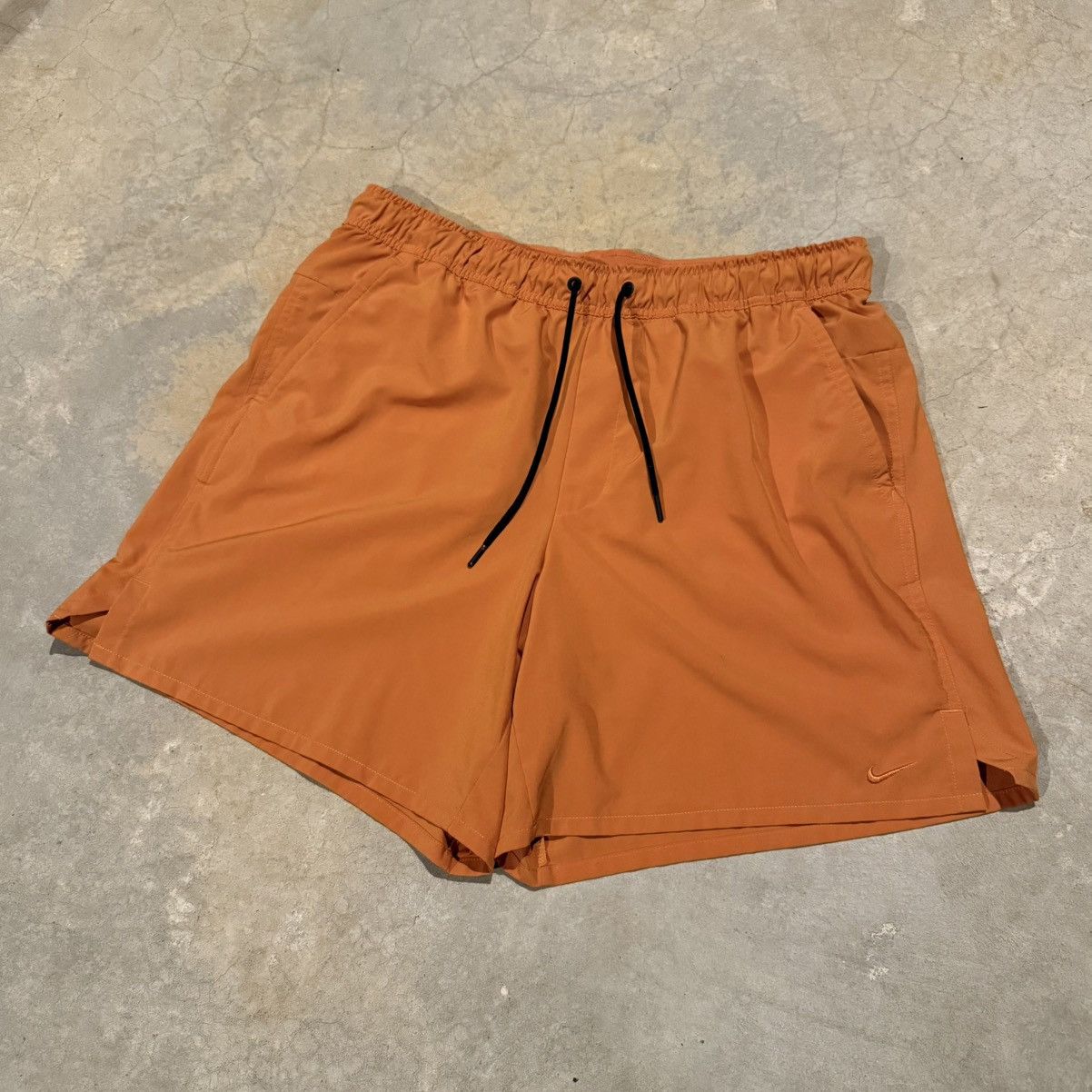 Nike Nike Unlimited Orange Tonal Swoosh Shorts 7” Size US 34 / EU 50 - 2 Thumbnail