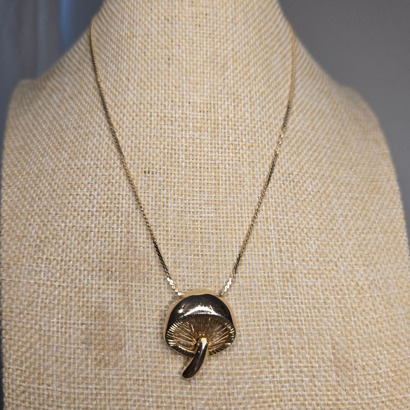 Vintage Vintage Gold Tone Shroom Pendant Necklace Gold Filled Chain Size ONE SIZE - 2 Thumbnail