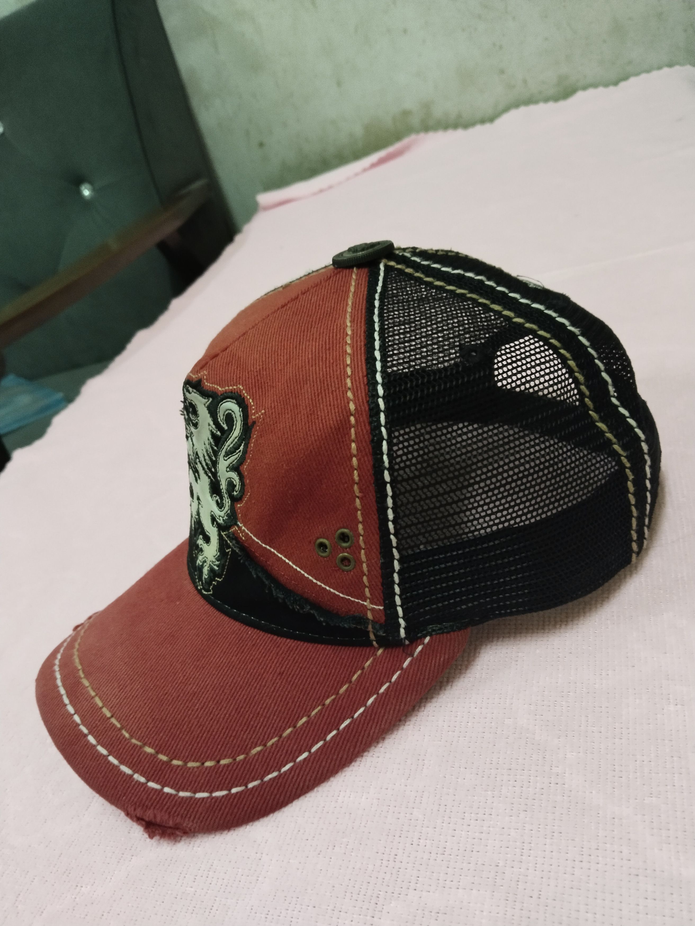 Japanese Brand XTREME COUTURE CXC AFFLICTION DISTRESSED TRUCKER HAT Size ONE SIZE - 3 Thumbnail