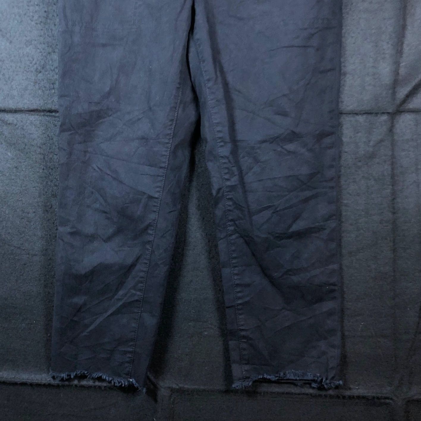 Ann Taylor Loft Jeans Black Petite Button Fly Raw Hems Cotton Blend Stretch 6P Women's Denim Capri 5-Pocket 31 in Waisted Regular Mid Rise Size 28" / US 6 / IT 42 - 3 Thumbnail