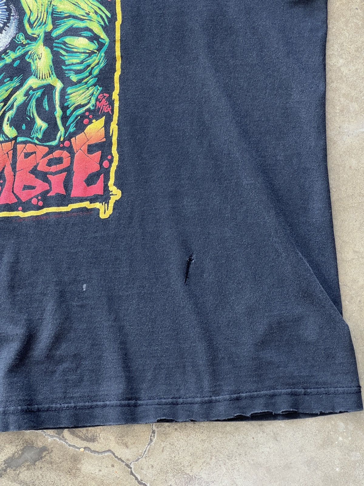 Band Tees × Vintage Vintage 1997 White Zombie Handprint Tee Giant Tag XL Size US XL / EU 56 / 4 - 8 Thumbnail